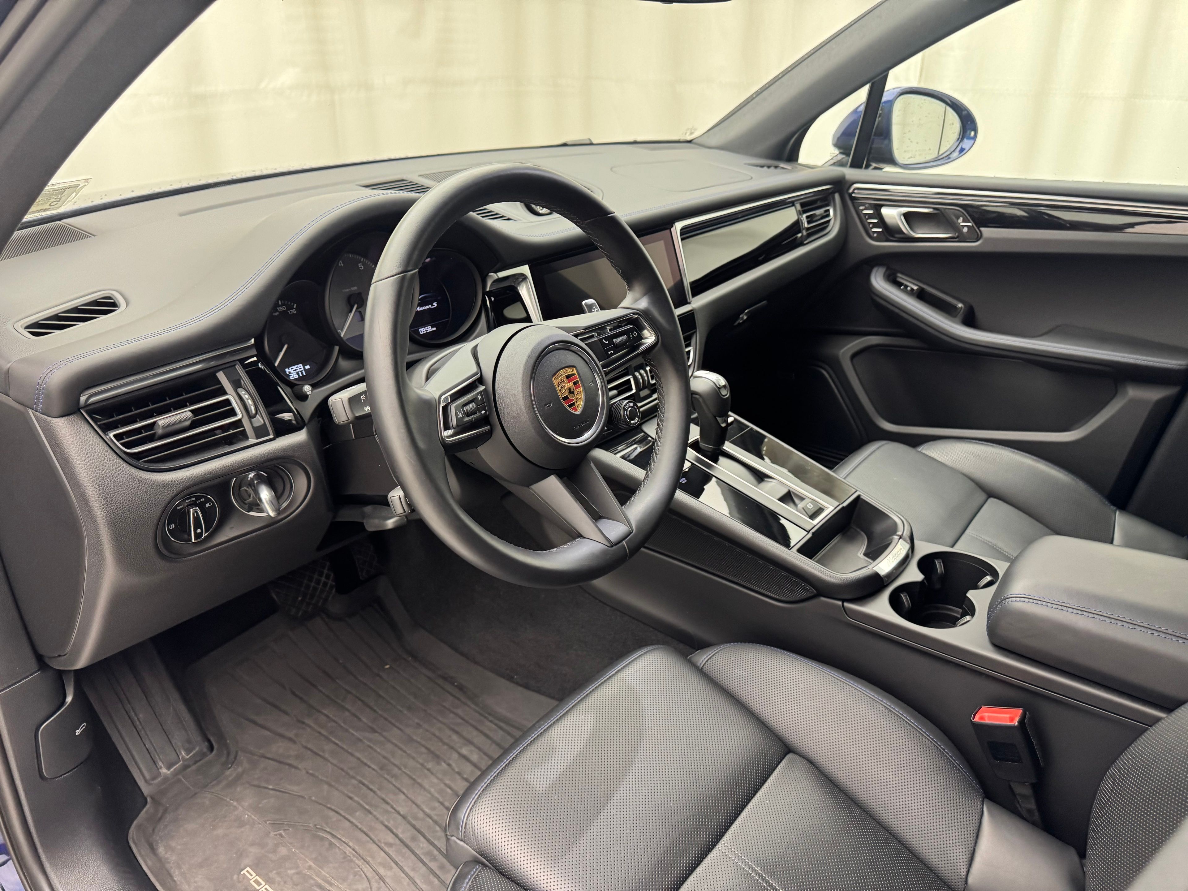 Thumbnail: 2024 Porsche Macan - 4
