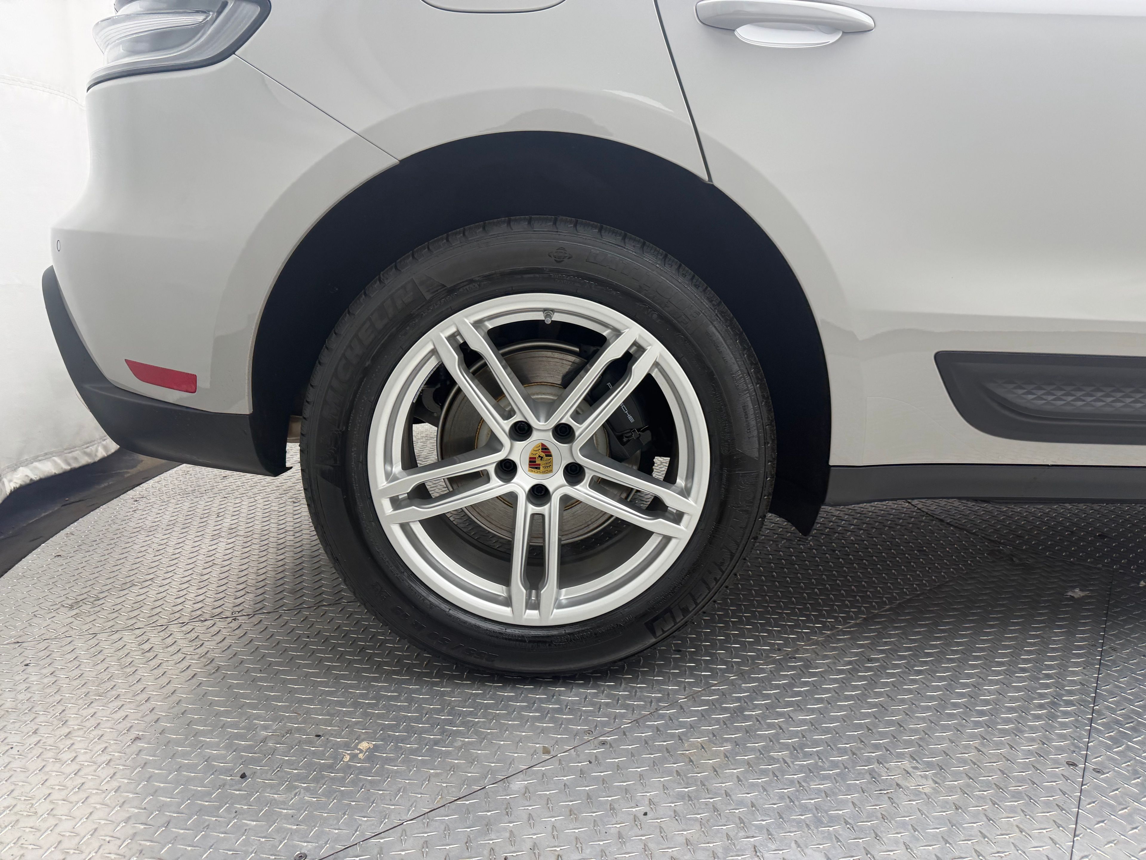 Thumbnail: 2026 Porsche Macan - 15