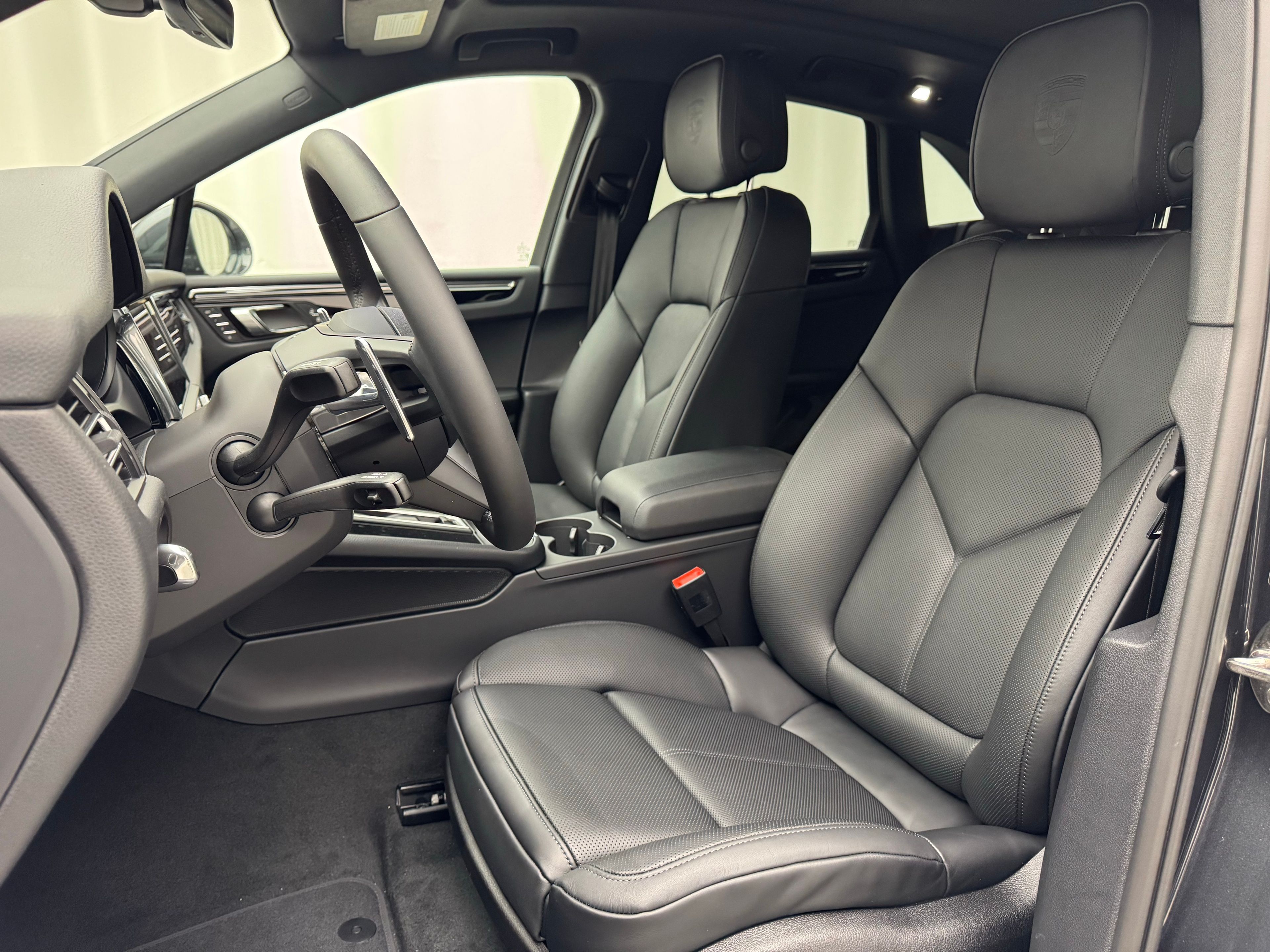 Thumbnail: 2026 Porsche Macan - 5