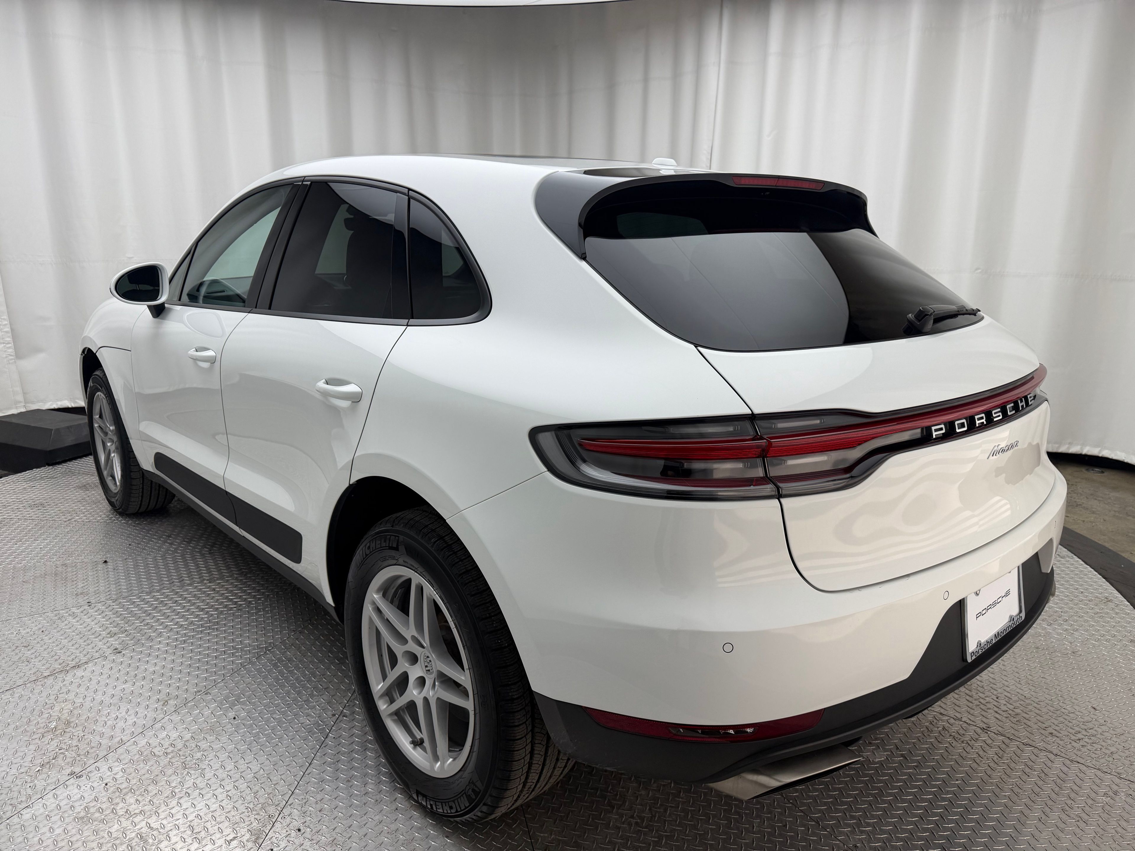 Thumbnail: 2020 Porsche Macan - 3