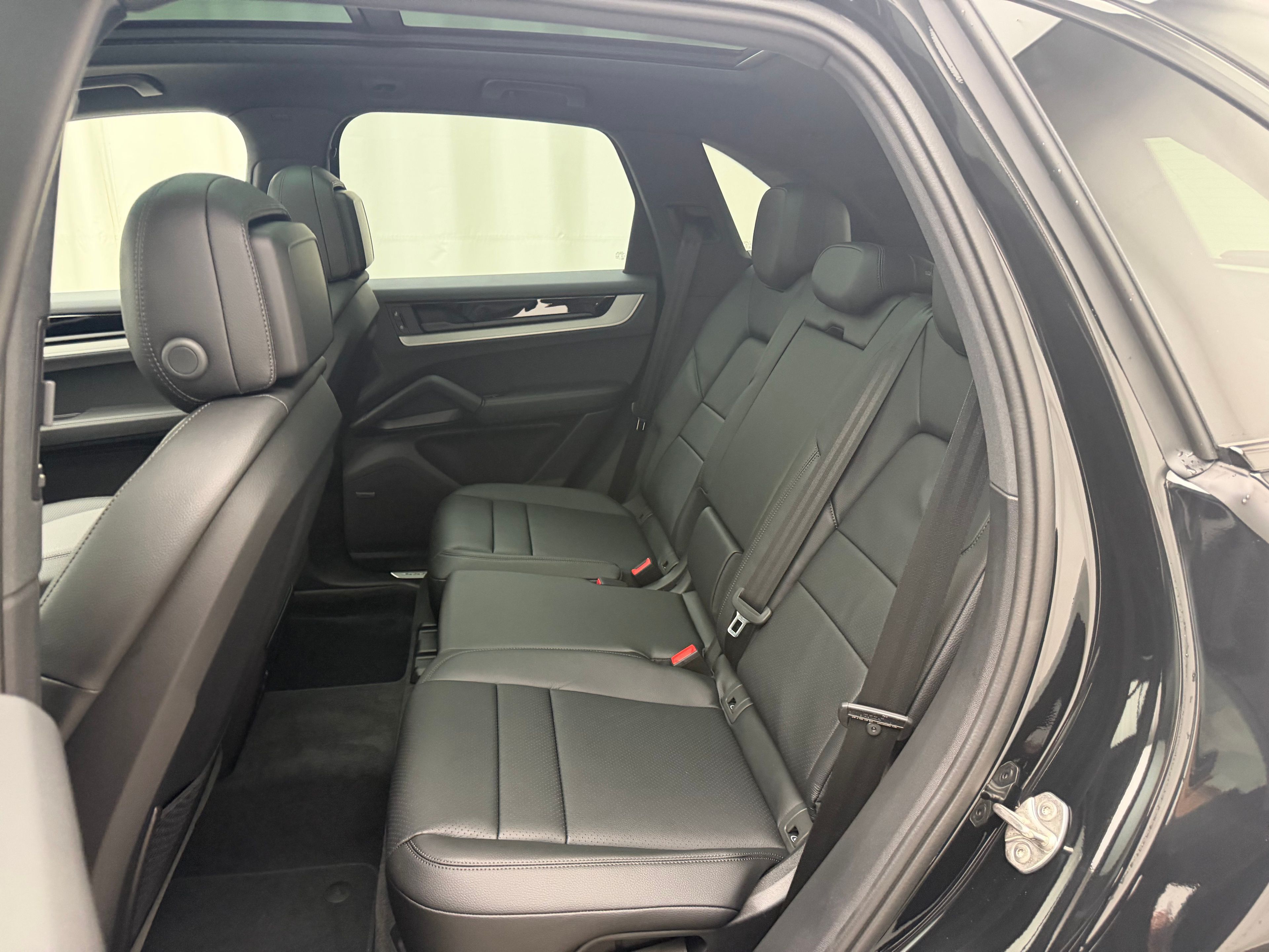 Thumbnail: 2026 Porsche Cayenne - 32