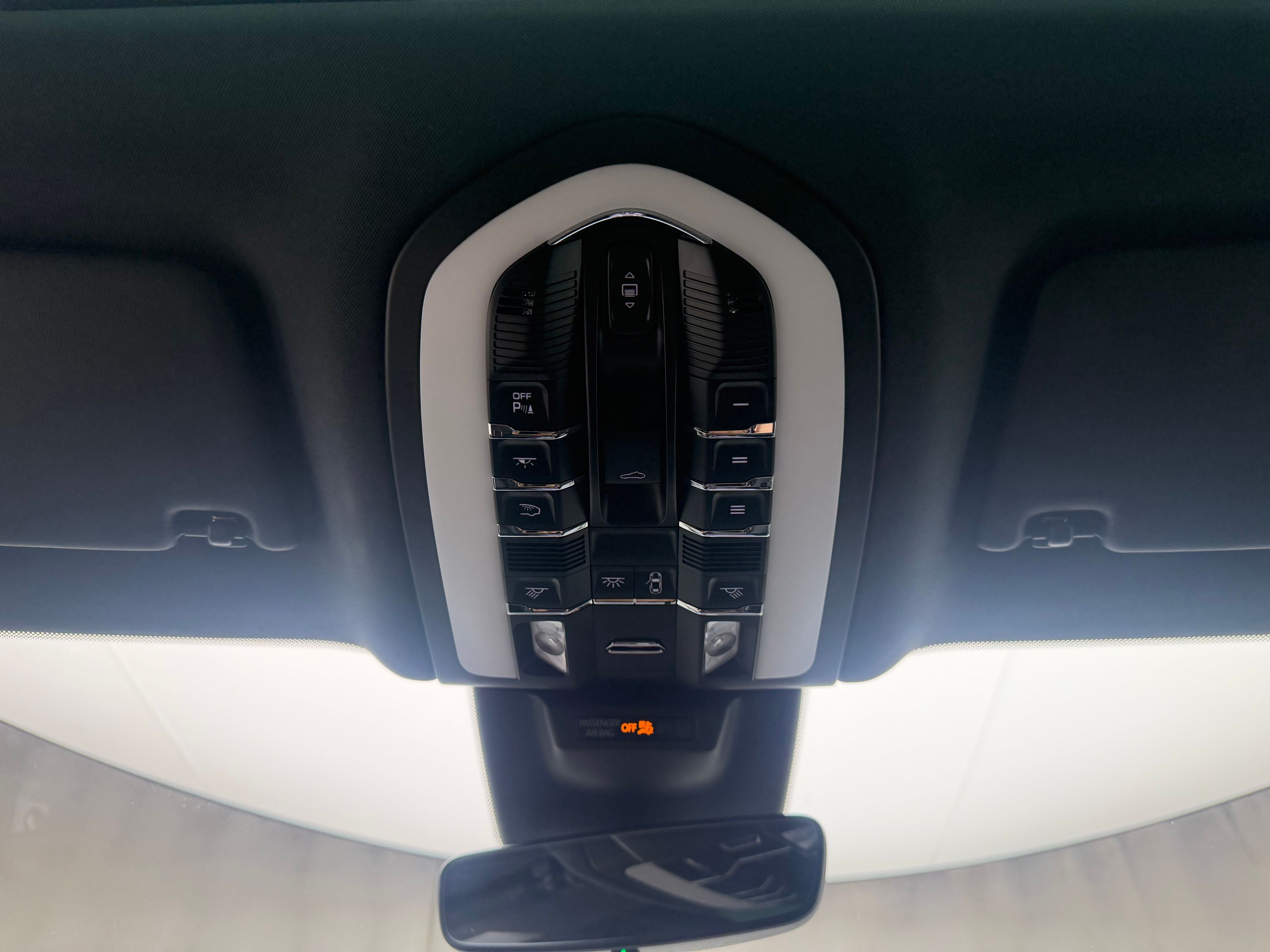 Thumbnail: 2023 Porsche Macan - 29