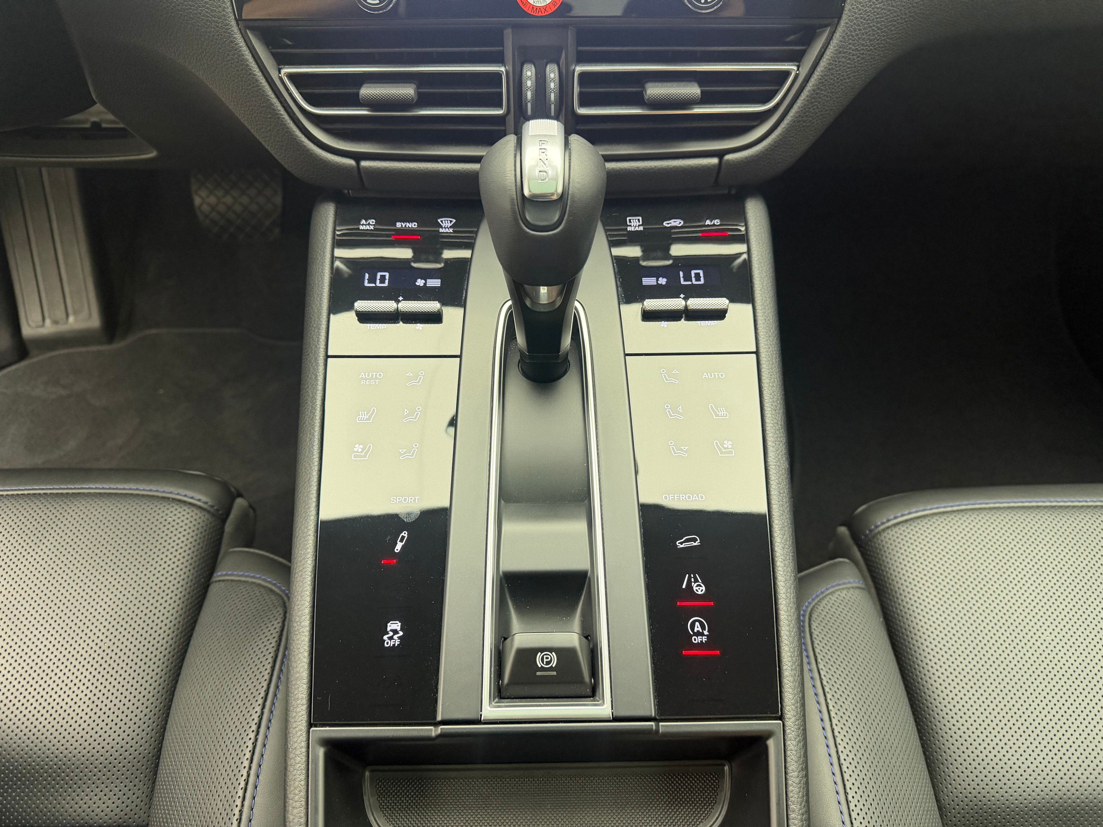 Thumbnail: 2023 Porsche Macan - 30
