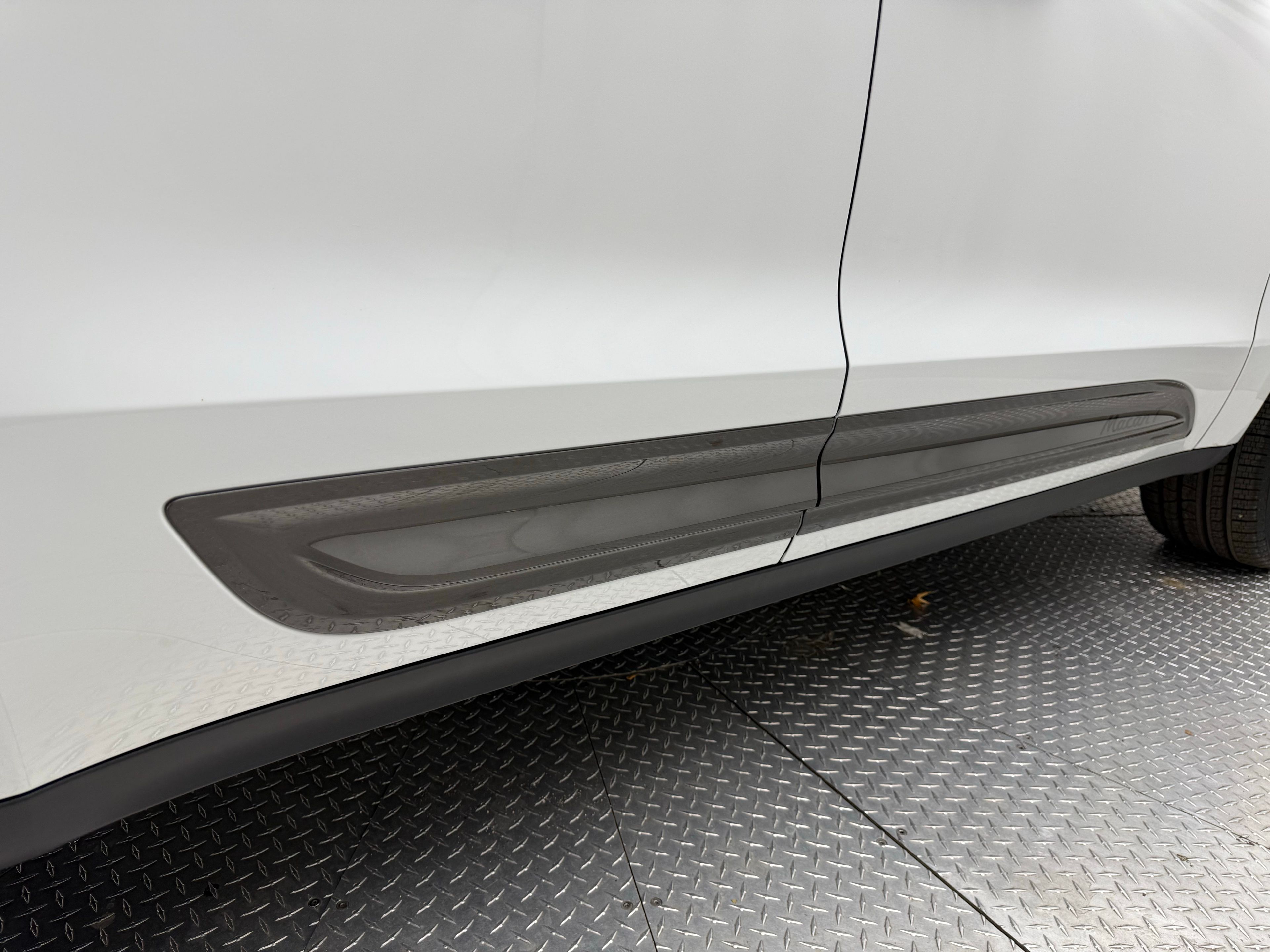 Thumbnail: 2026 Porsche Macan - 21