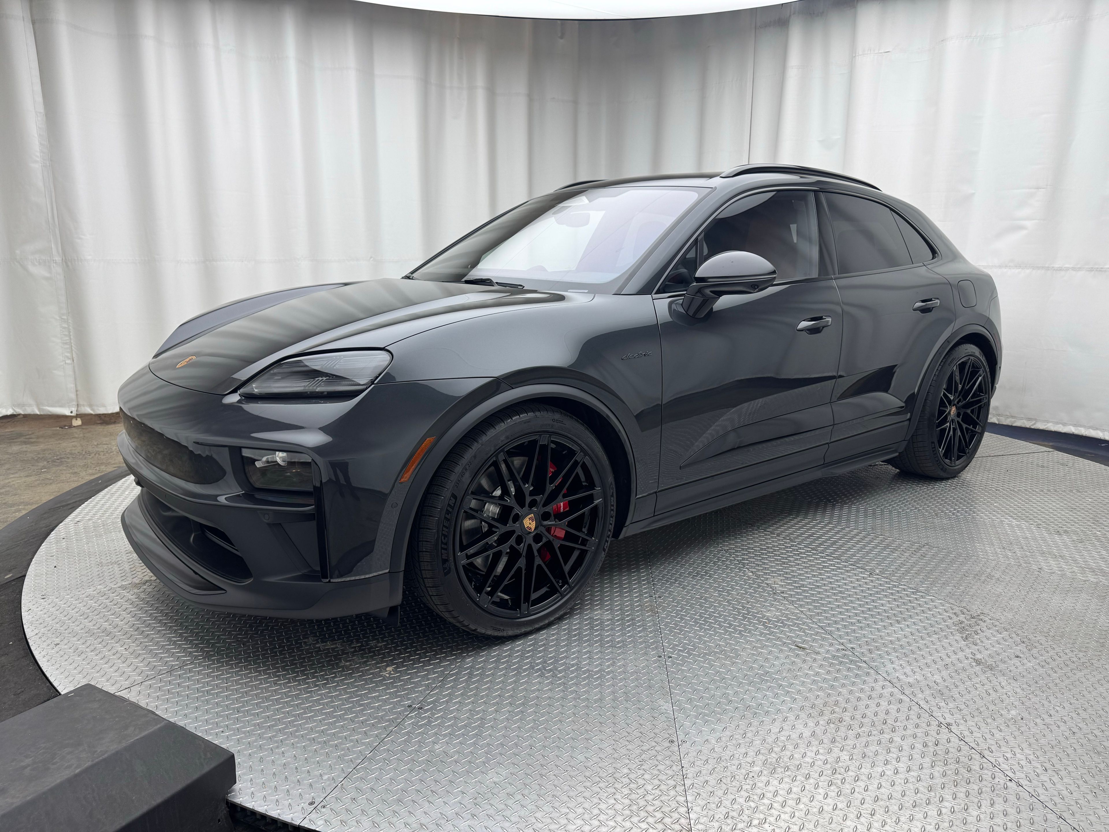 Thumbnail: 2026 Porsche Macan - 1