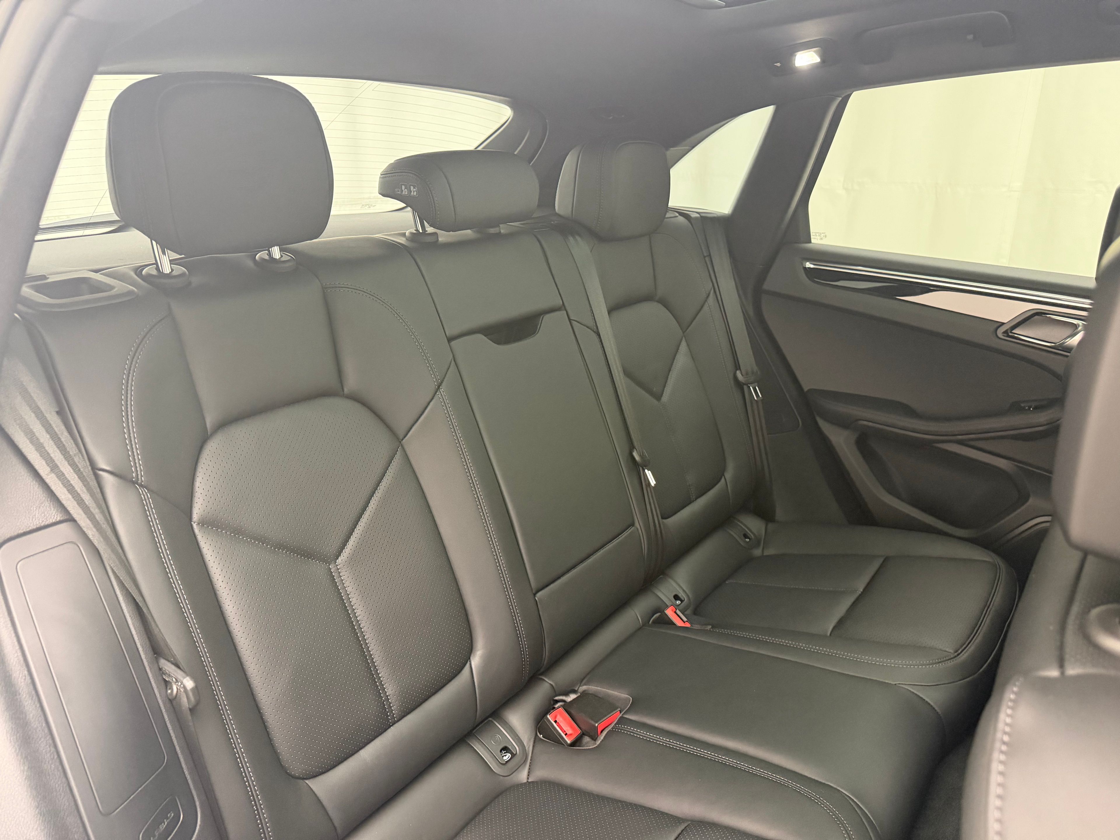 Thumbnail: 2026 Porsche Macan - 26