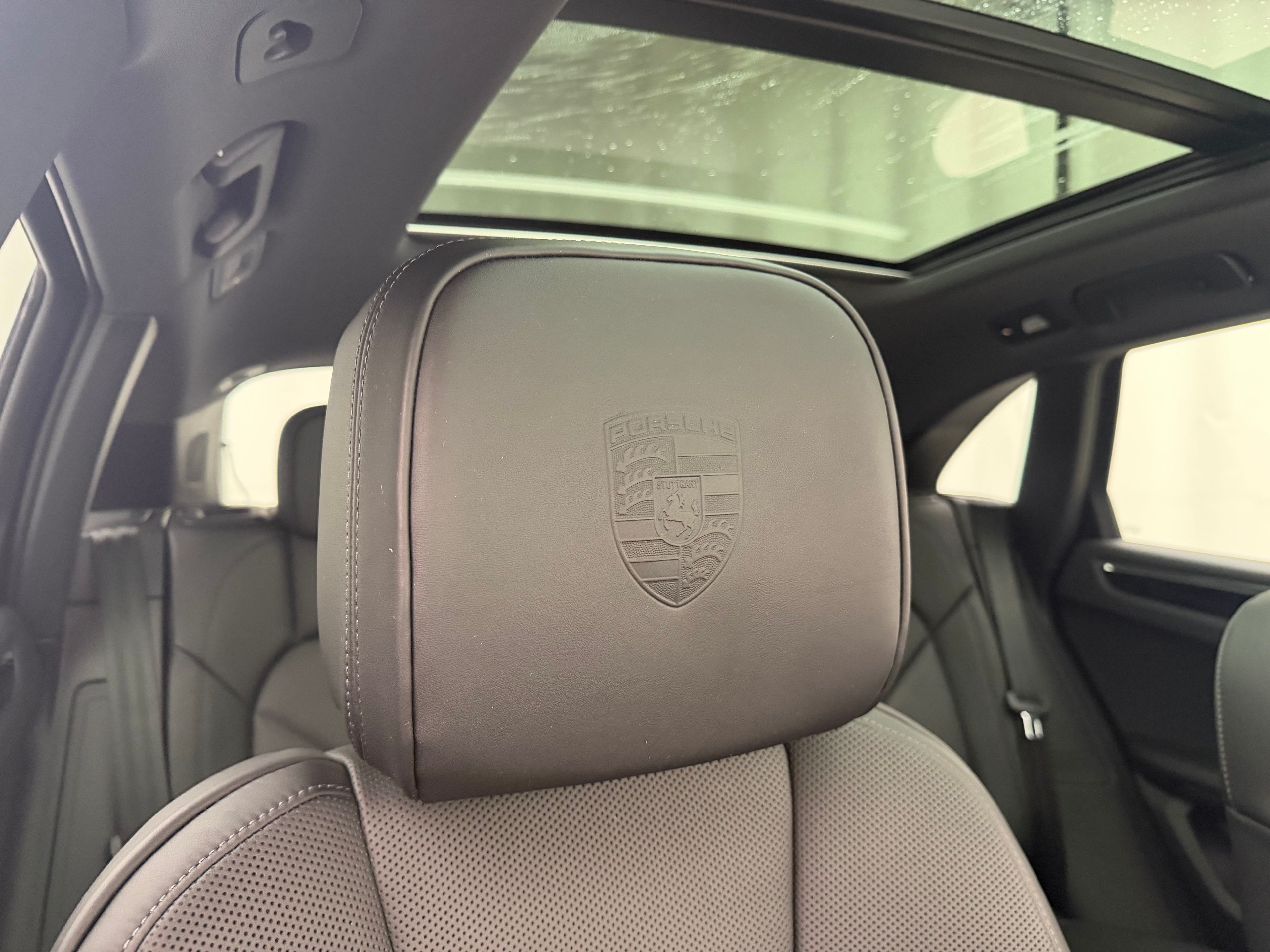 Thumbnail: 2026 Porsche Macan - 20