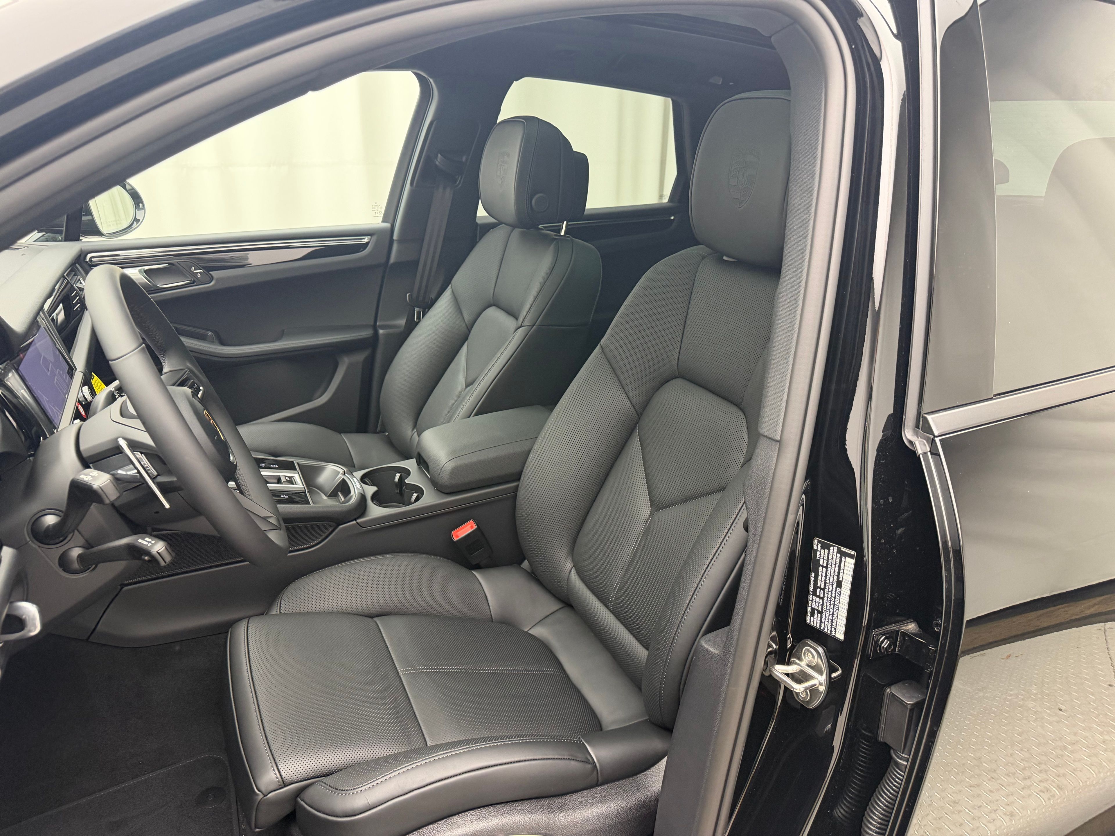 Thumbnail: 2026 Porsche Macan - 5