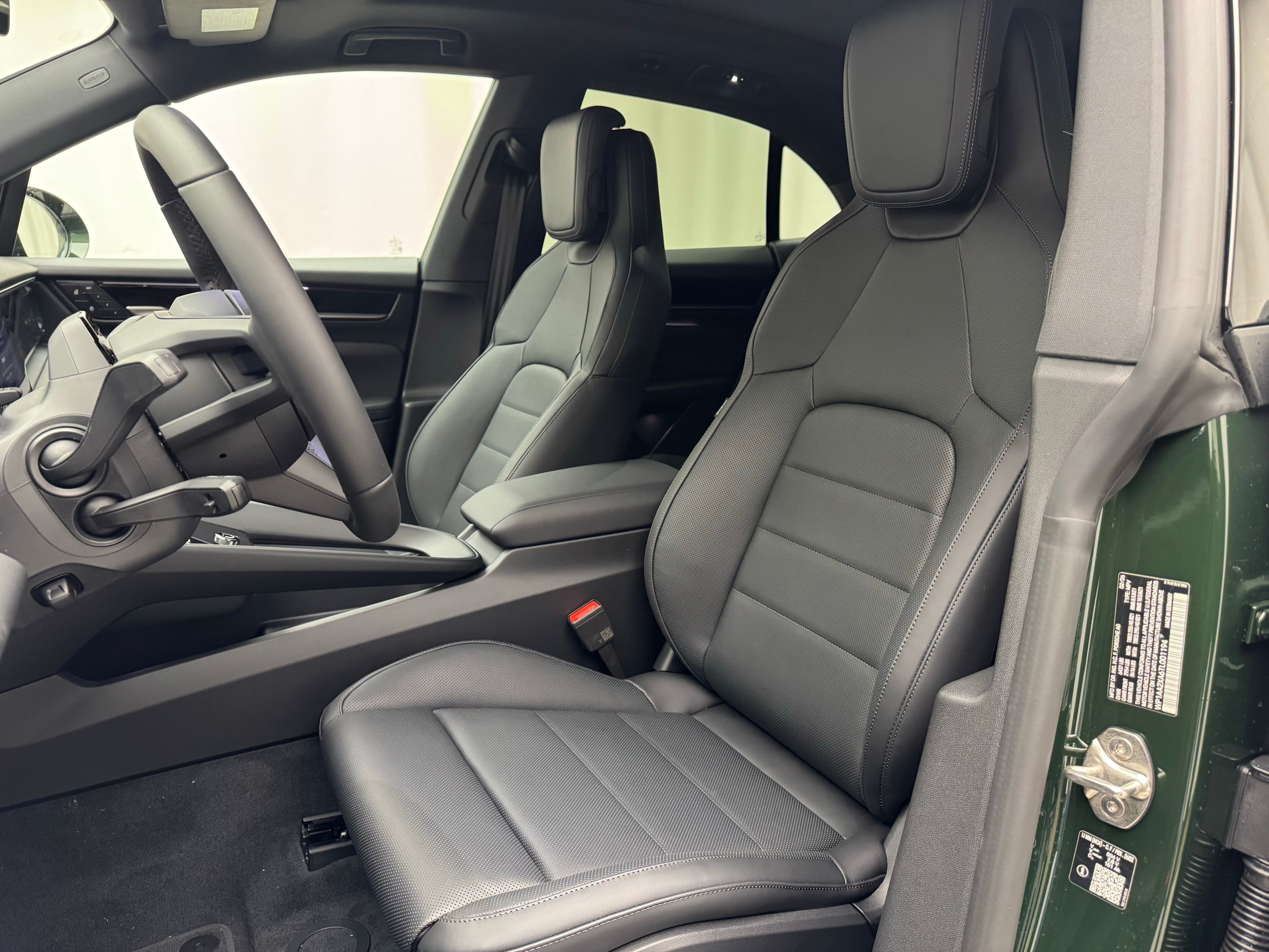 Thumbnail: 2026 Porsche Macan - 5