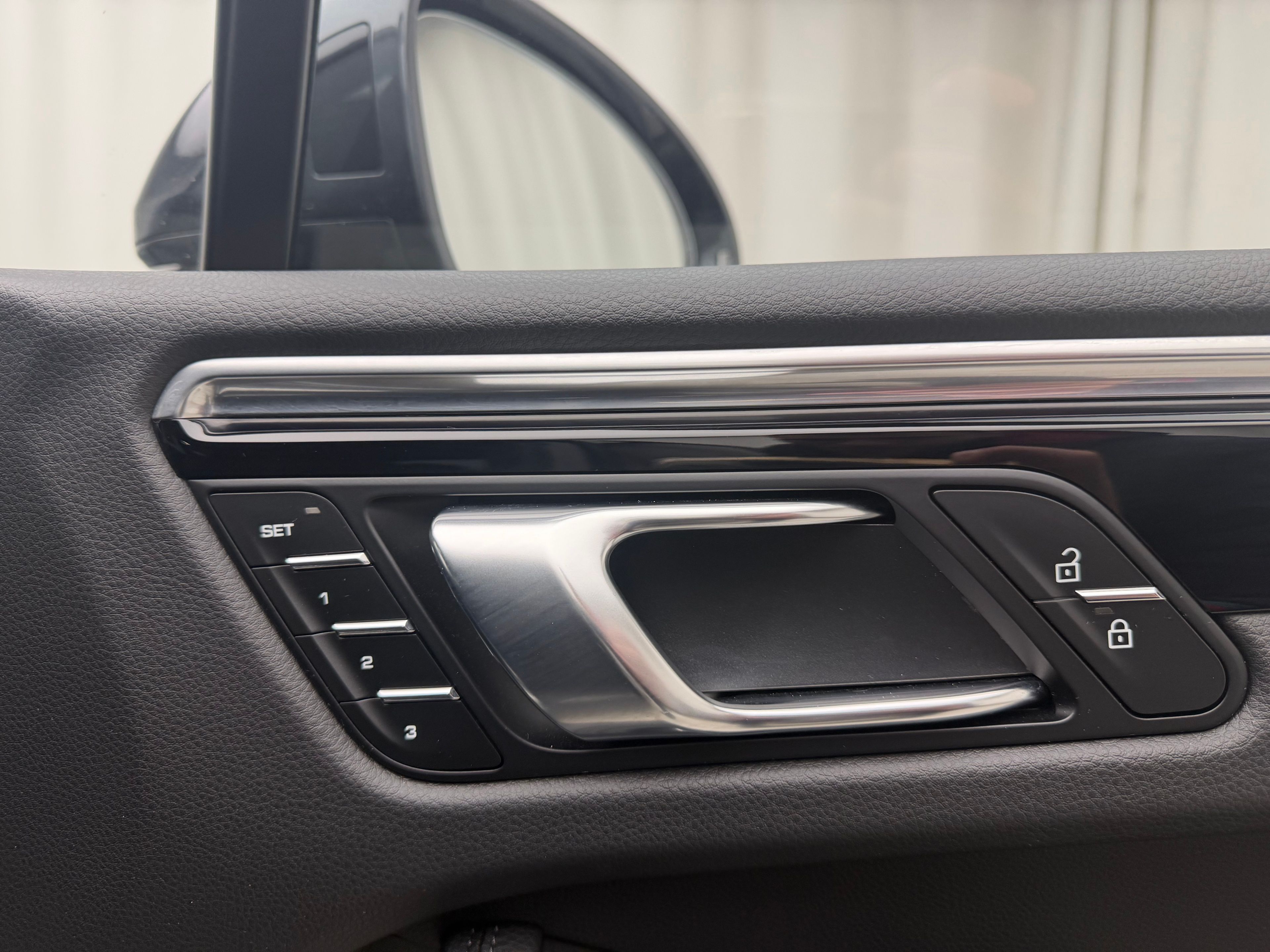 Thumbnail: 2023 Porsche Macan - 19