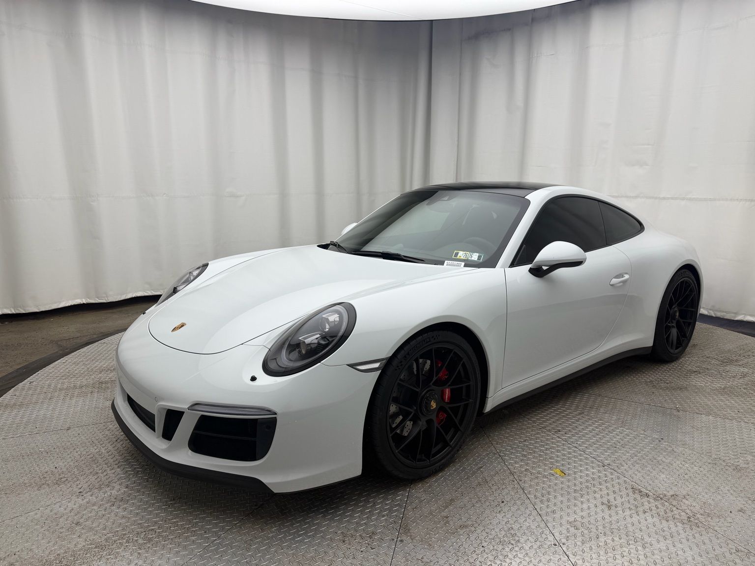 Thumbnail: 2017 Porsche 911 - 1