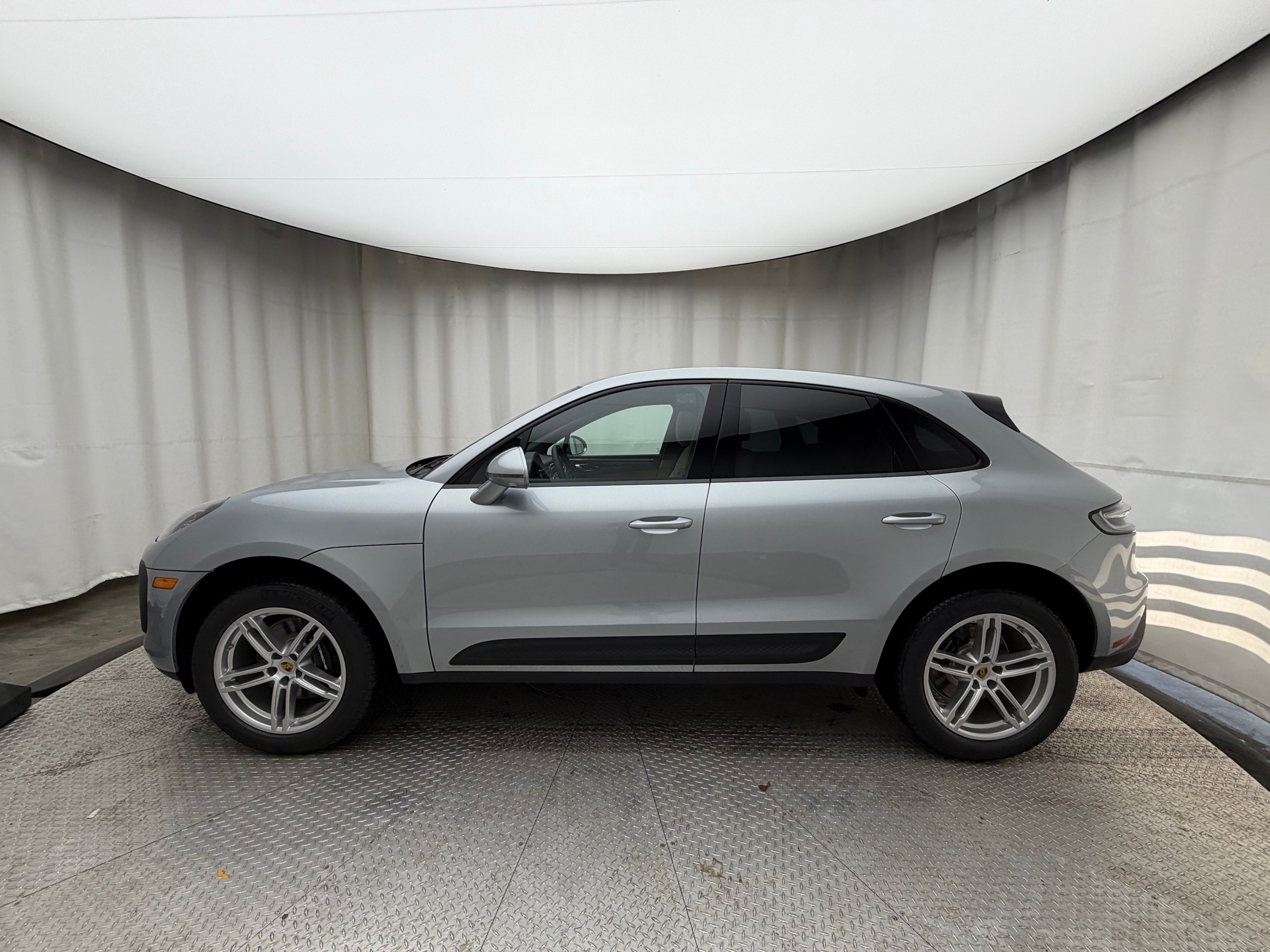 Thumbnail: 2026 Porsche Macan - 2