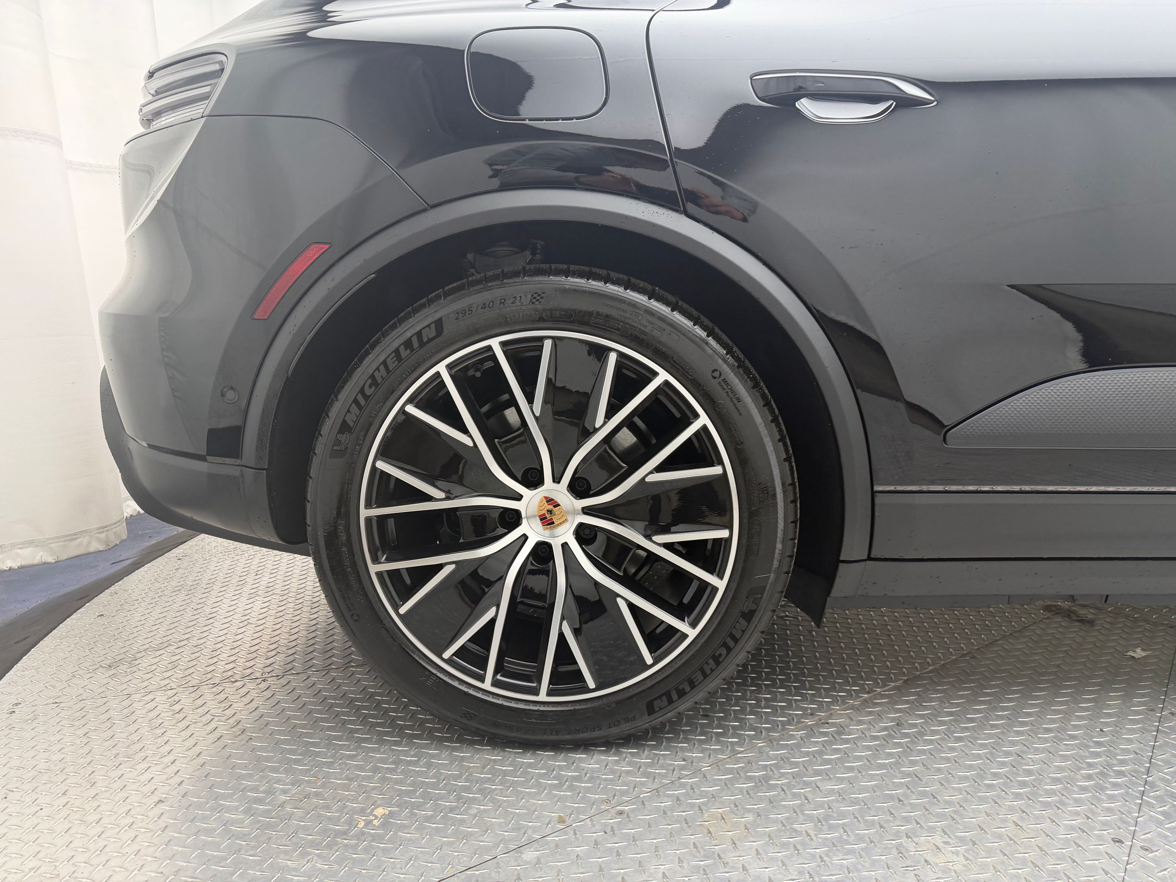 Thumbnail: 2025 Porsche Macan - 11