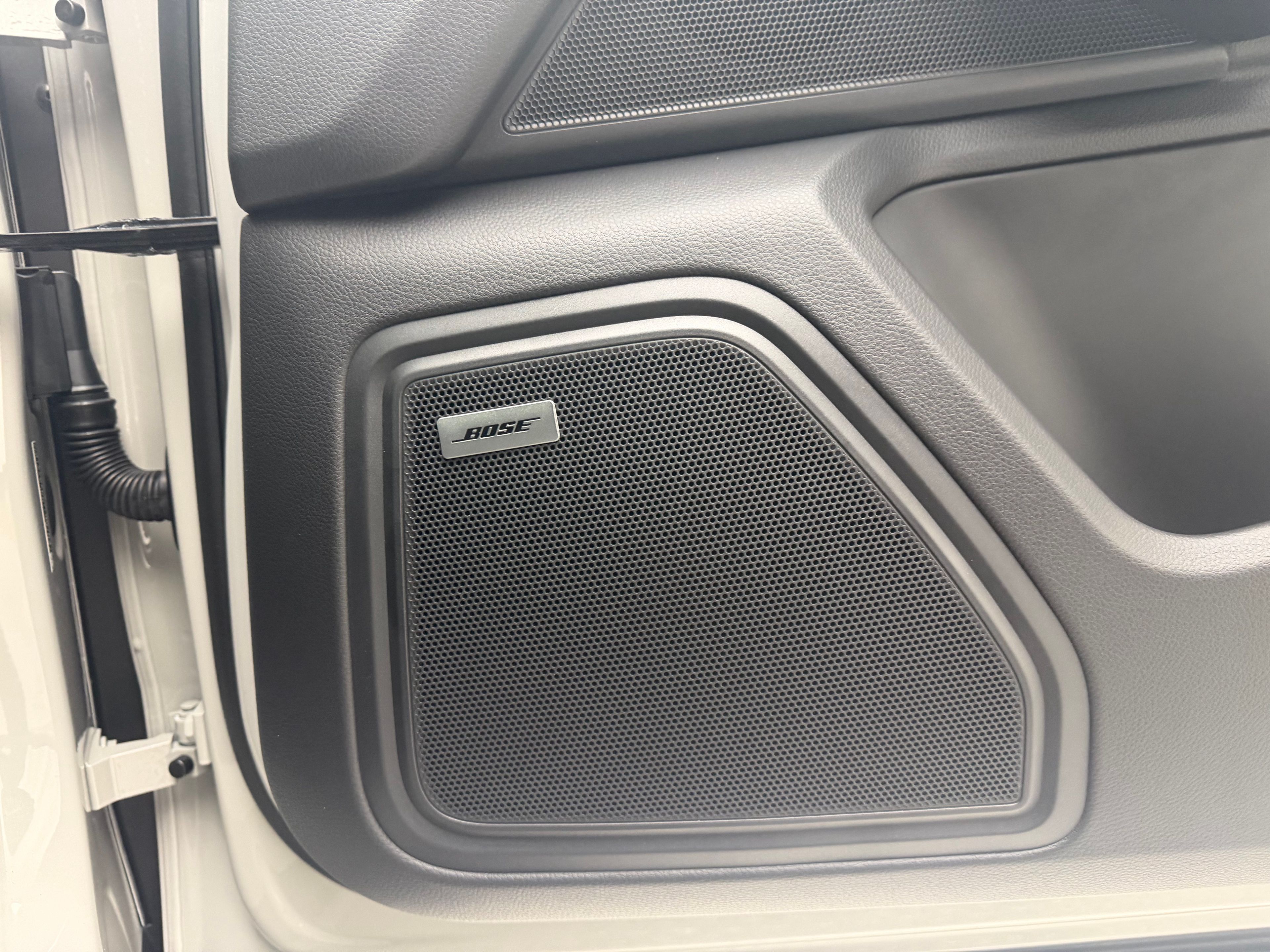 Thumbnail: 2026 Porsche Macan - 21