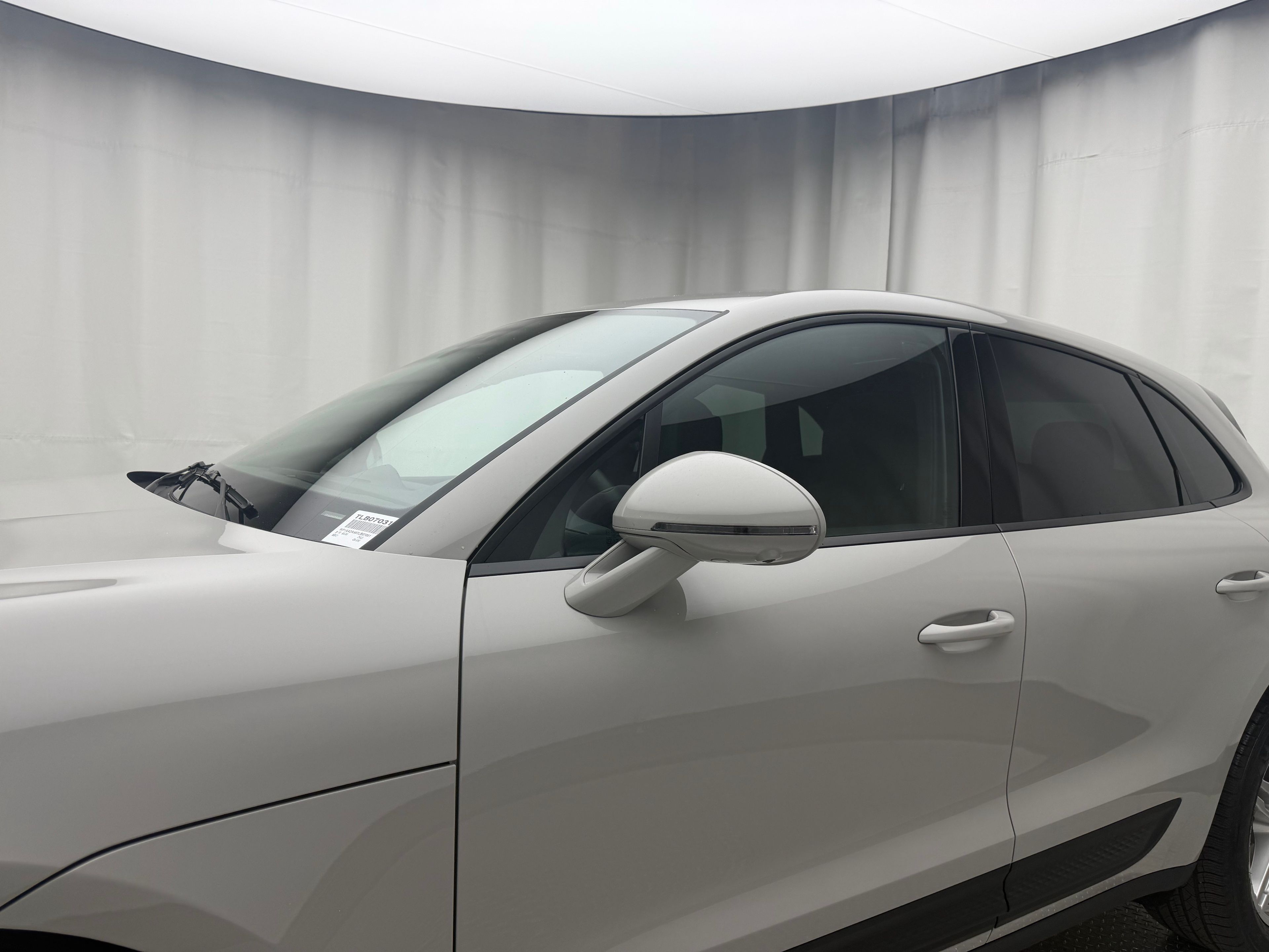 Thumbnail: 2026 Porsche Macan - 9