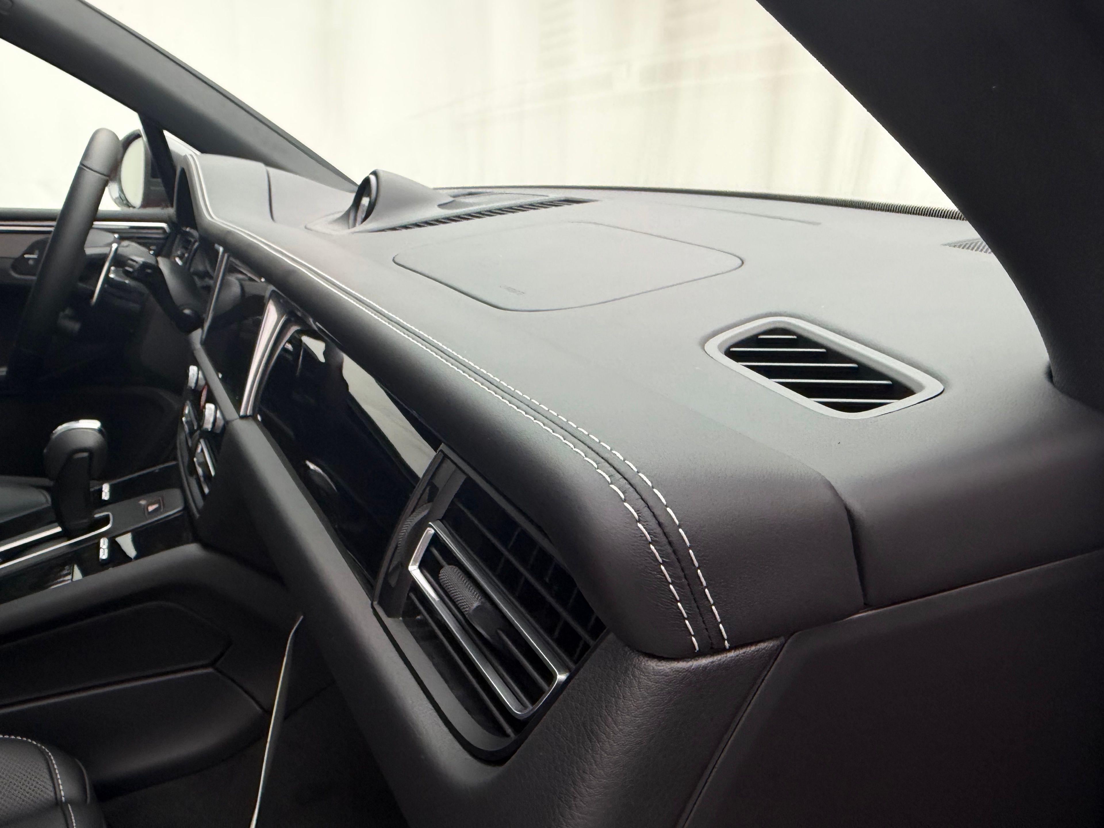 Thumbnail: 2026 Porsche Macan - 22