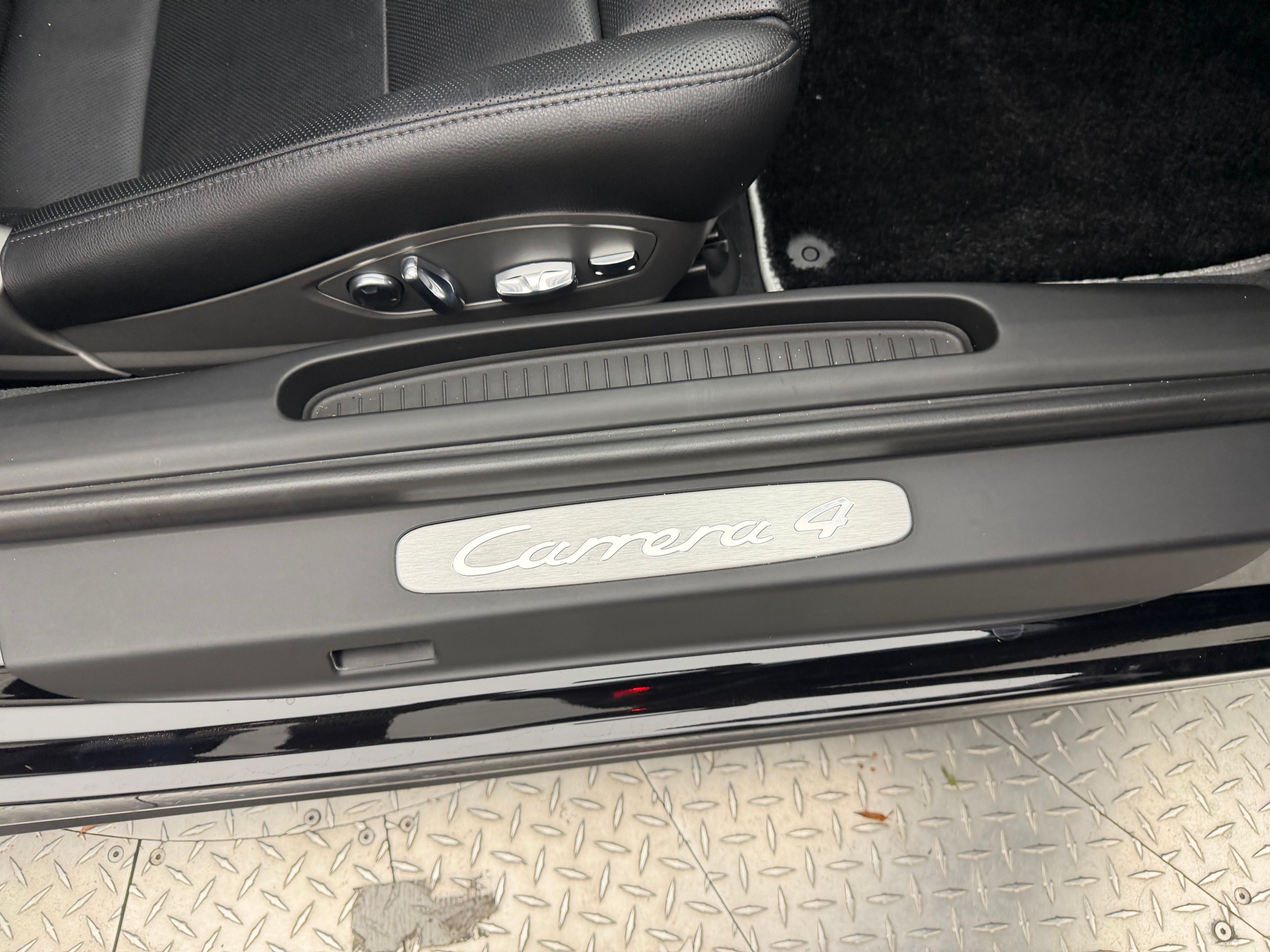 Thumbnail: 2013 Porsche 911 - 17