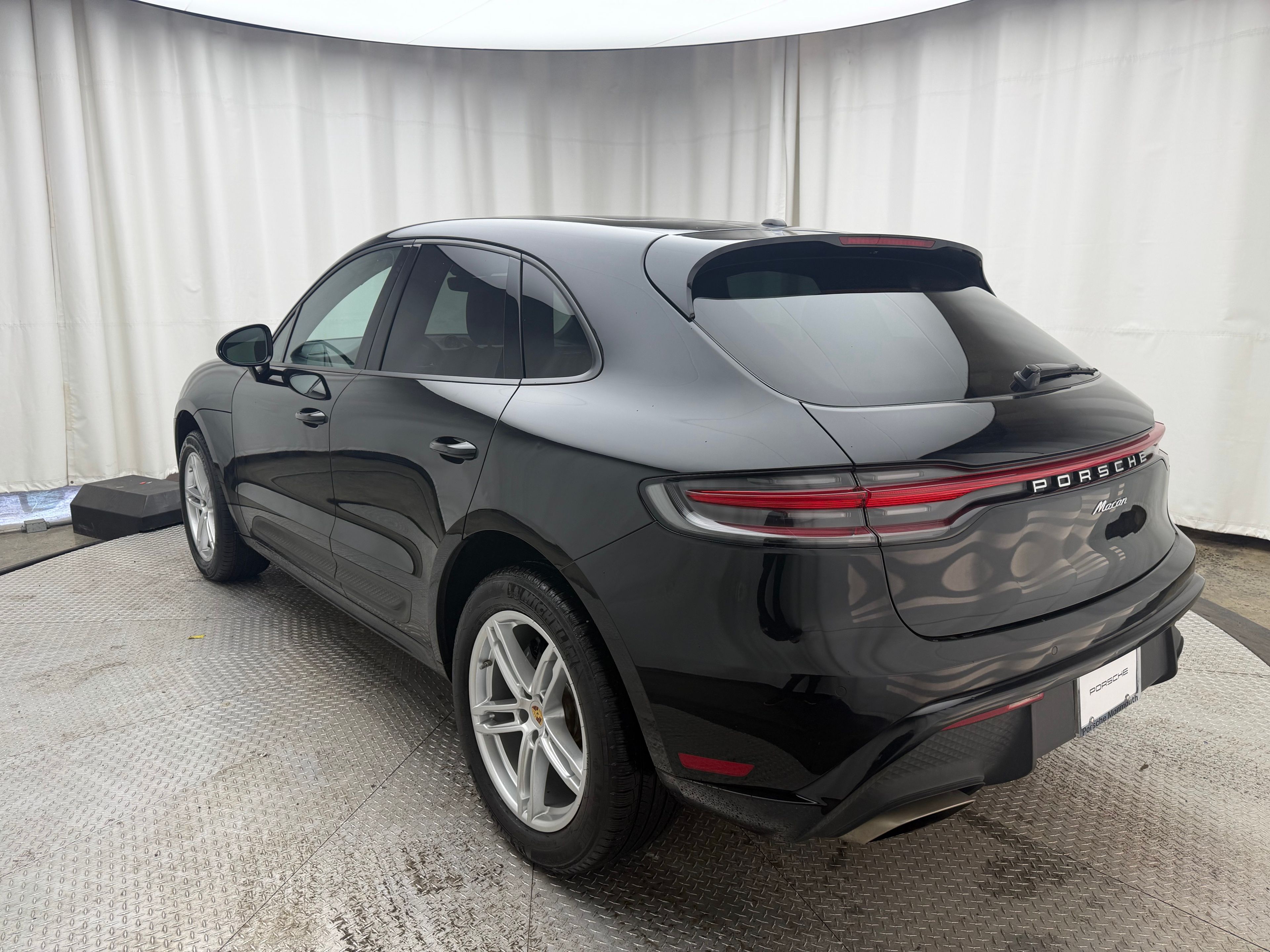 Thumbnail: 2023 Porsche Macan - 3