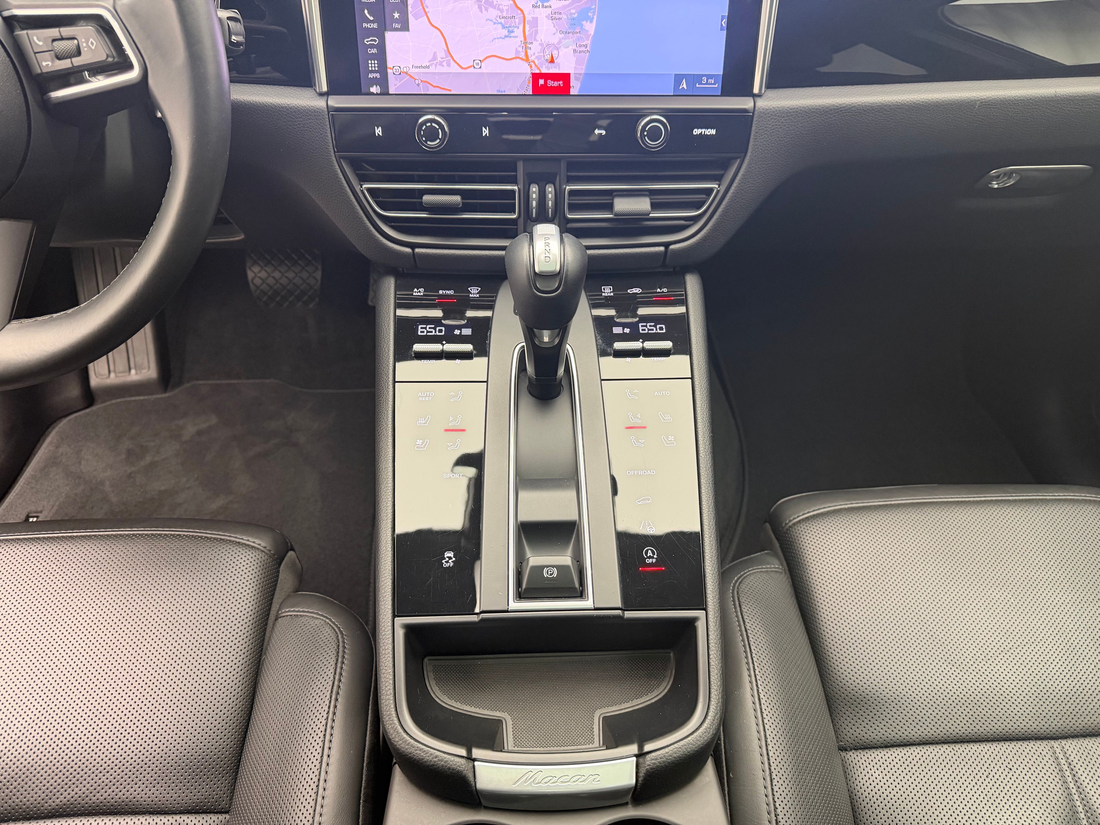Thumbnail: 2022 Porsche Macan - 30