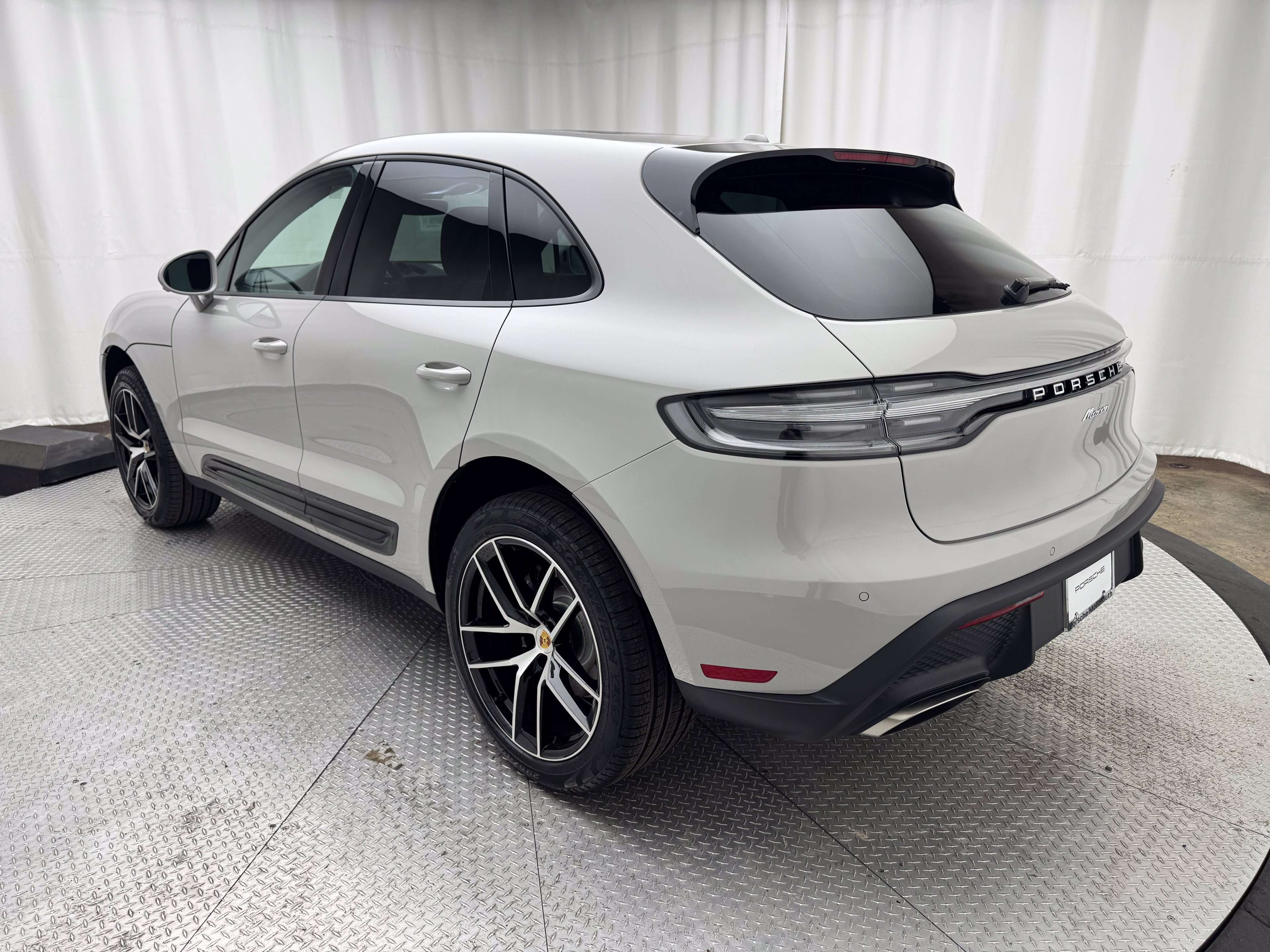 Thumbnail: 2026 Porsche Macan - 3