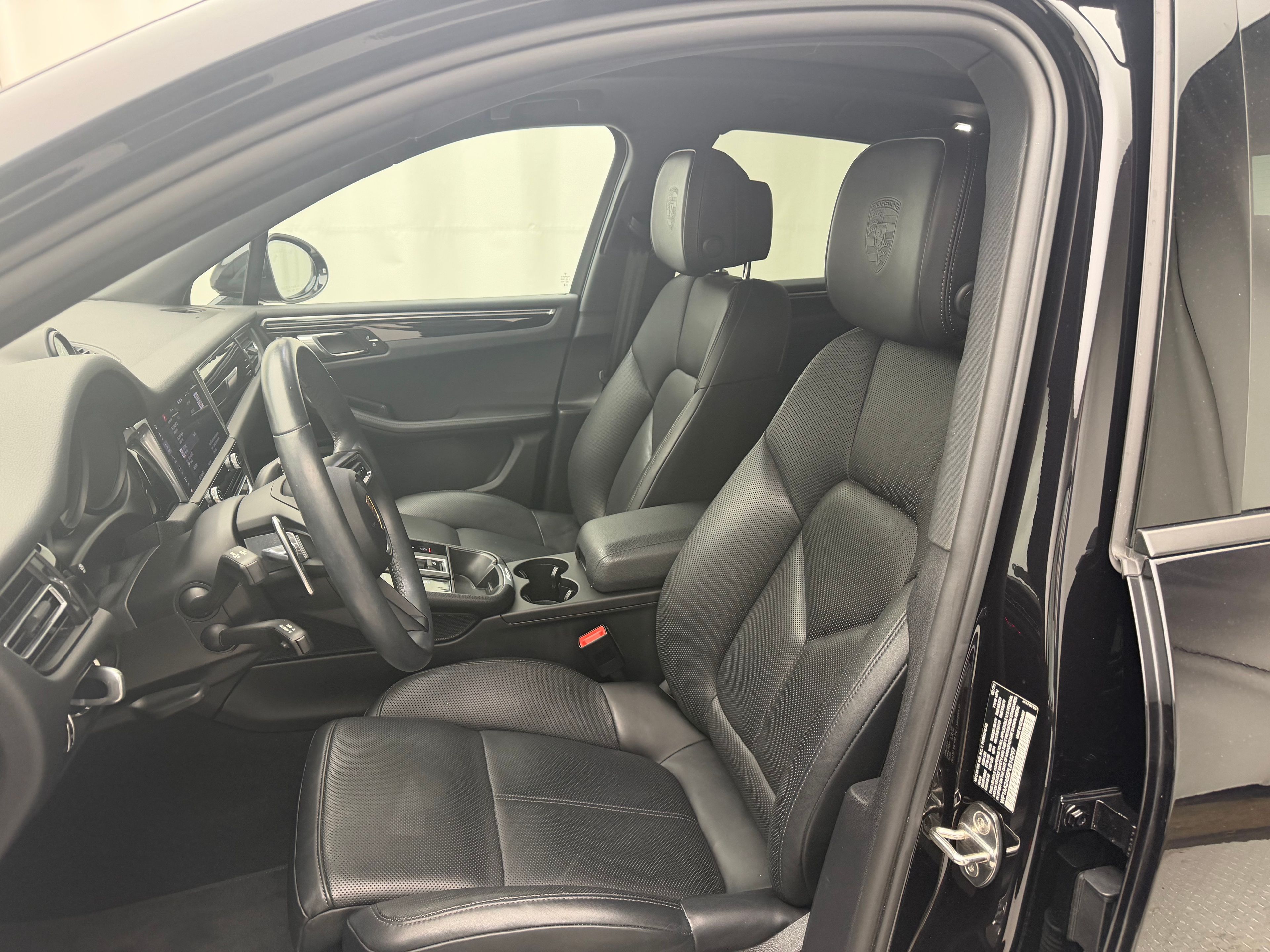 Thumbnail: 2023 Porsche Macan - 5