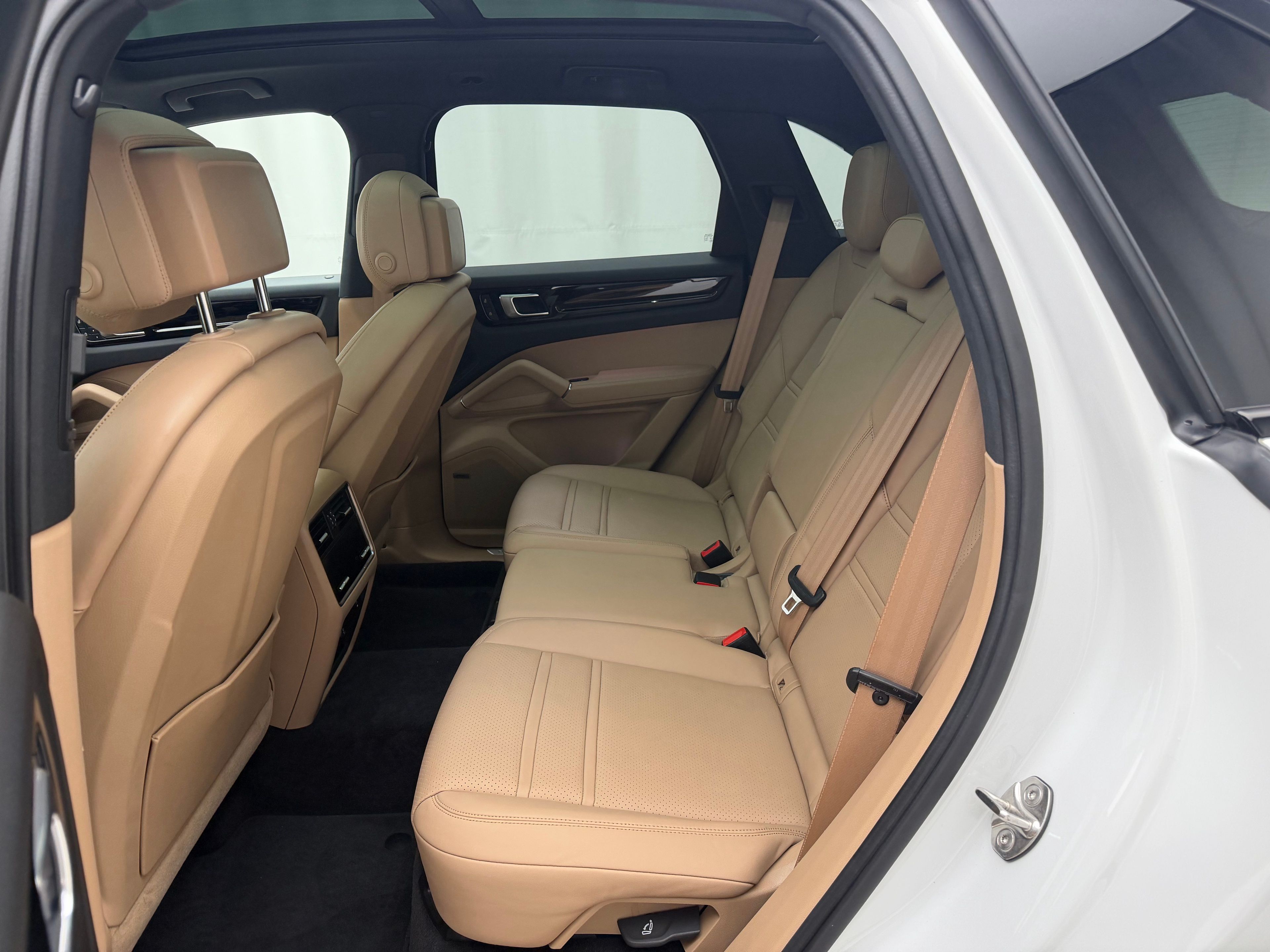 Thumbnail: 2023 Porsche Cayenne - 24