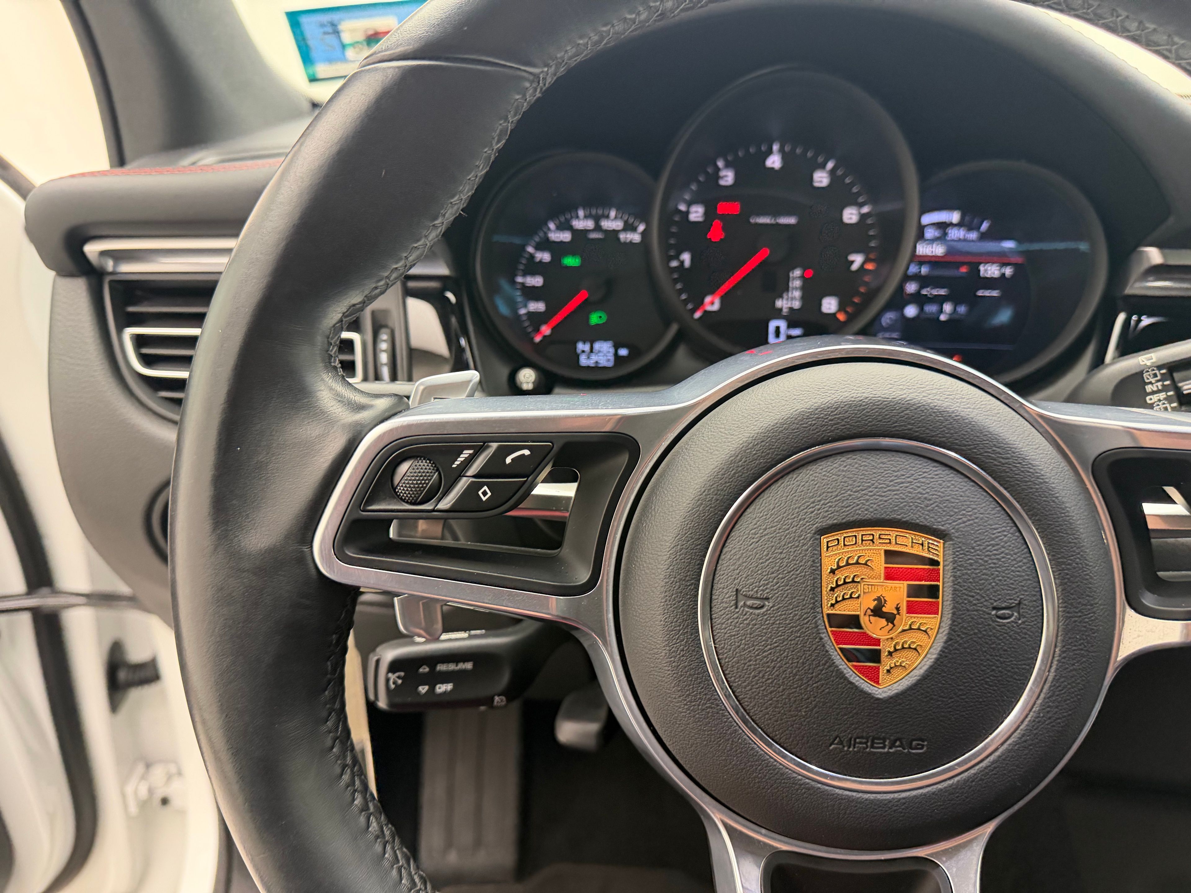 Thumbnail: 2020 Porsche Macan - 27