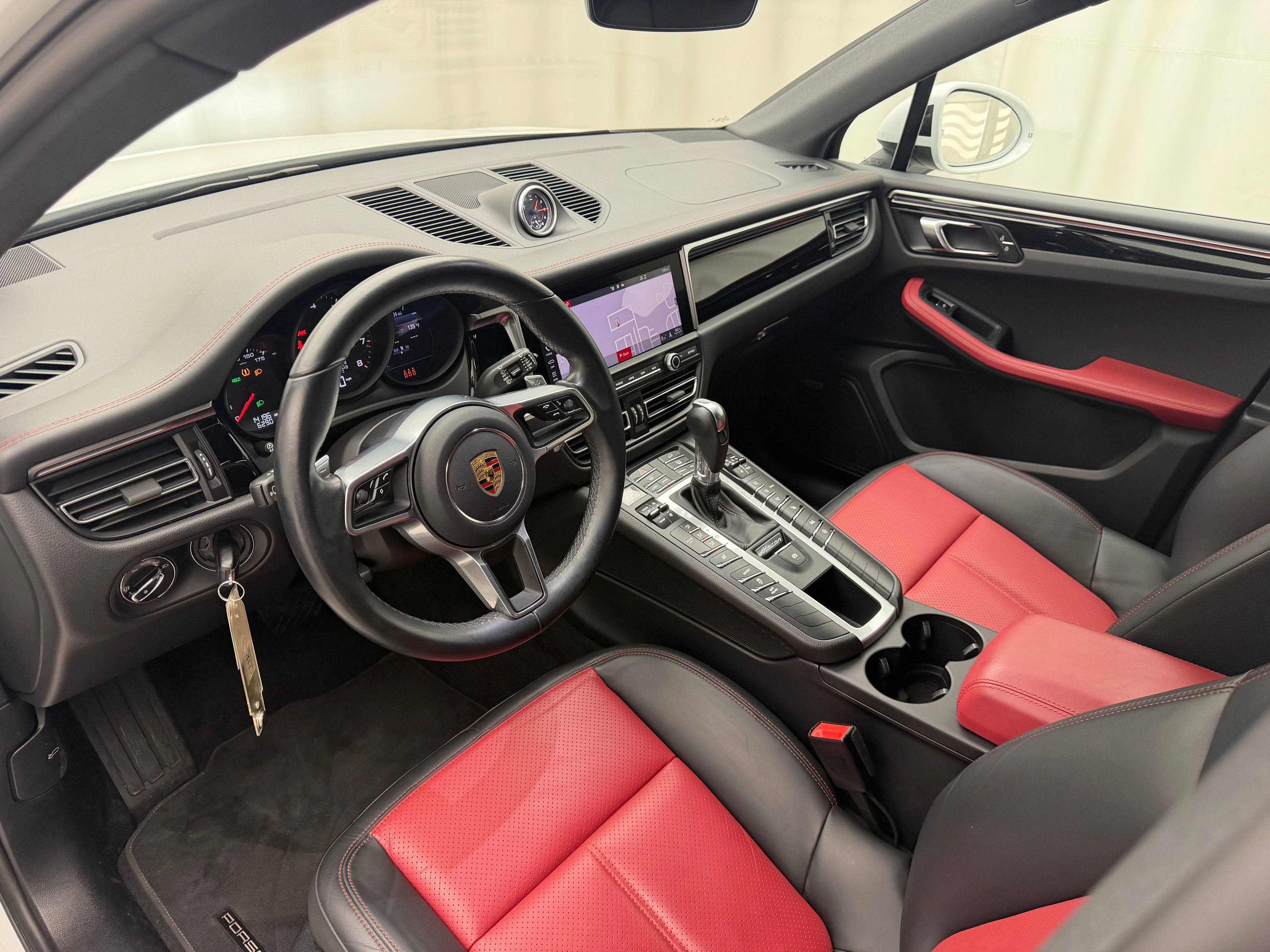 Thumbnail: 2020 Porsche Macan - 4