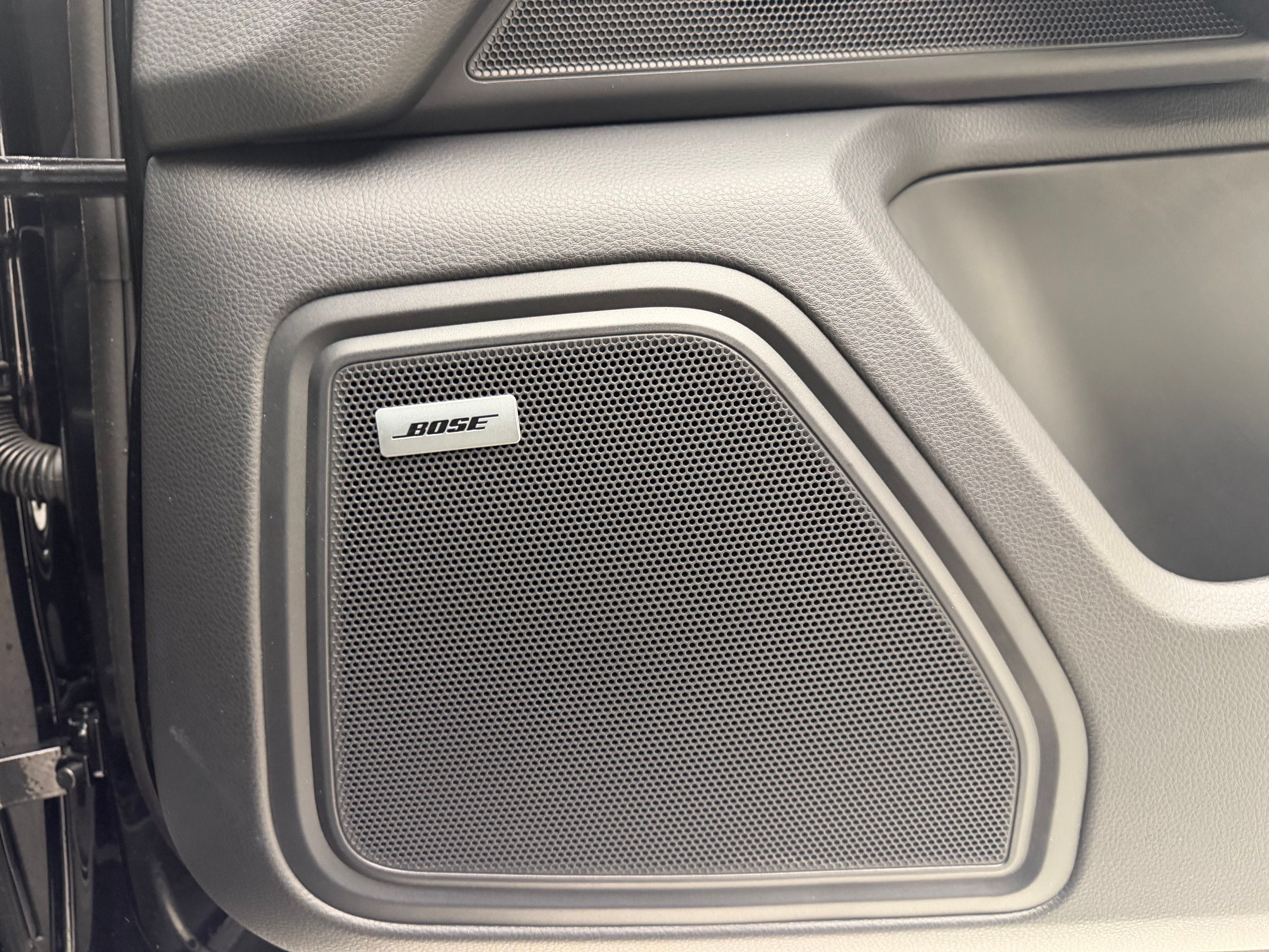 Thumbnail: 2025 Porsche Macan - 15