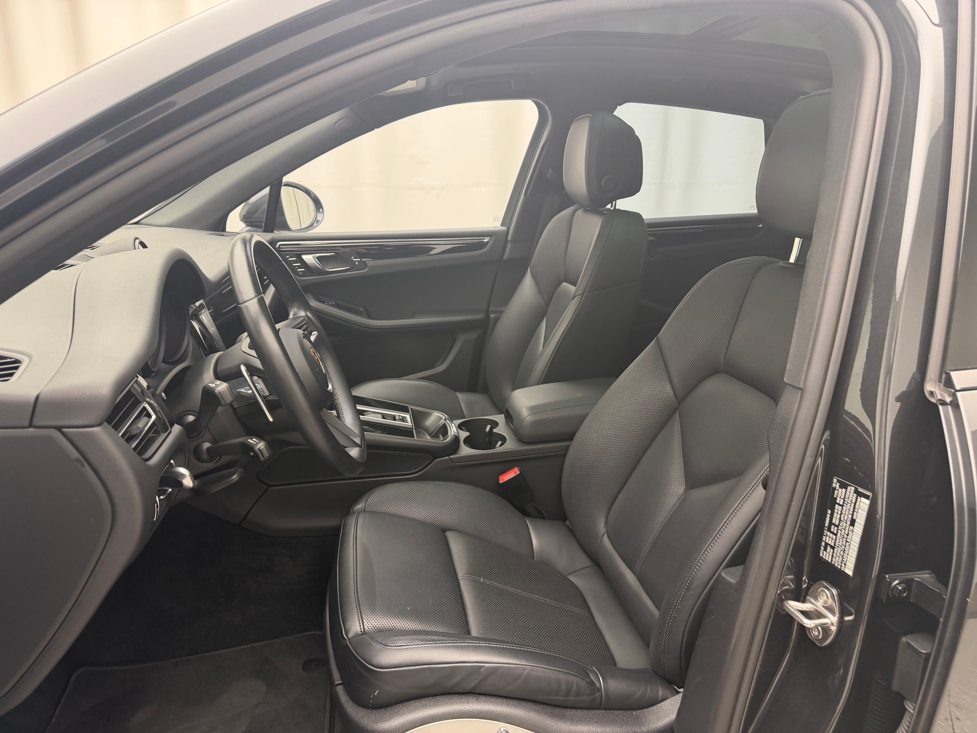 Thumbnail: 2023 Porsche Macan - 5