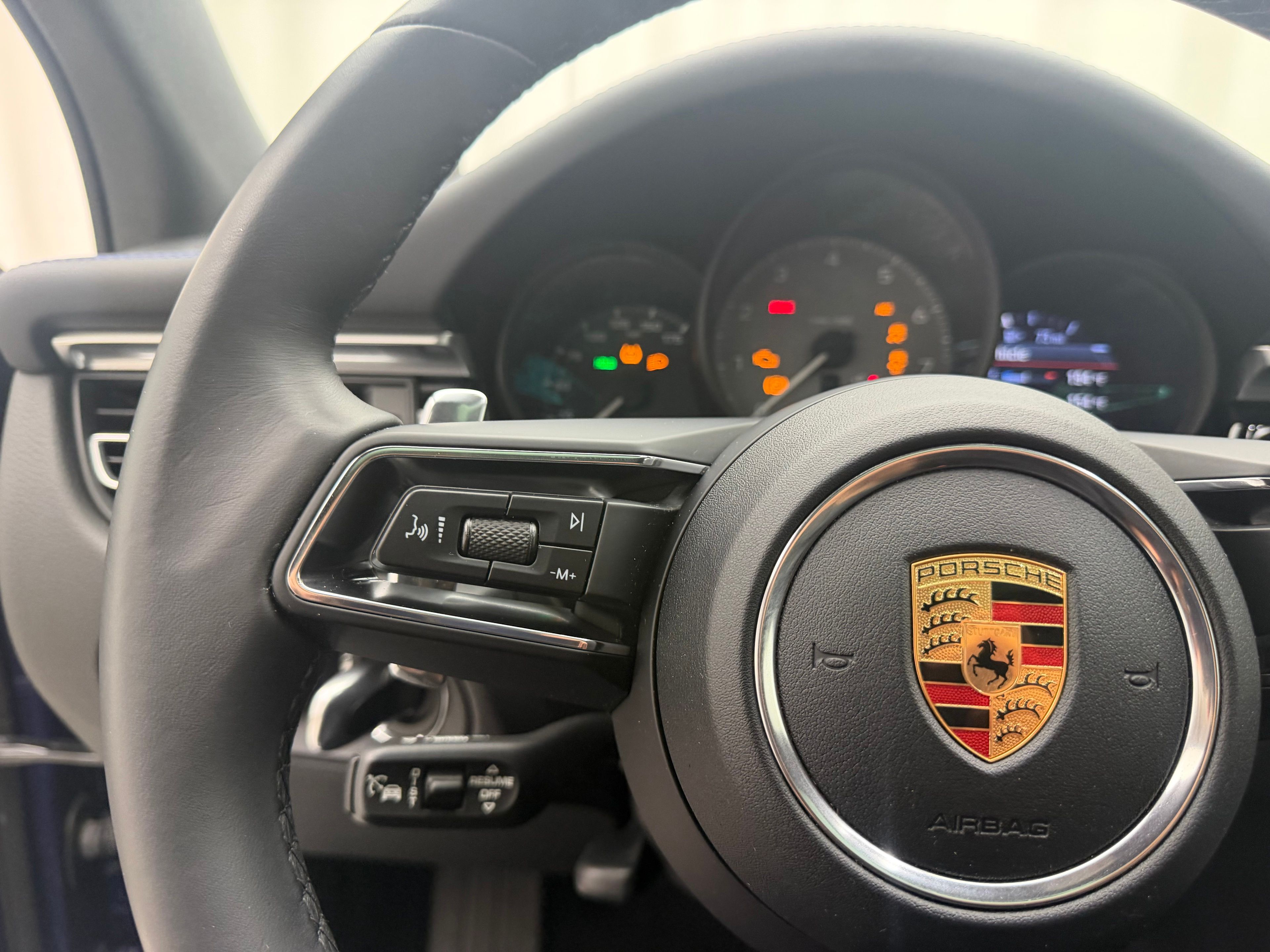 Thumbnail: 2023 Porsche Macan - 24