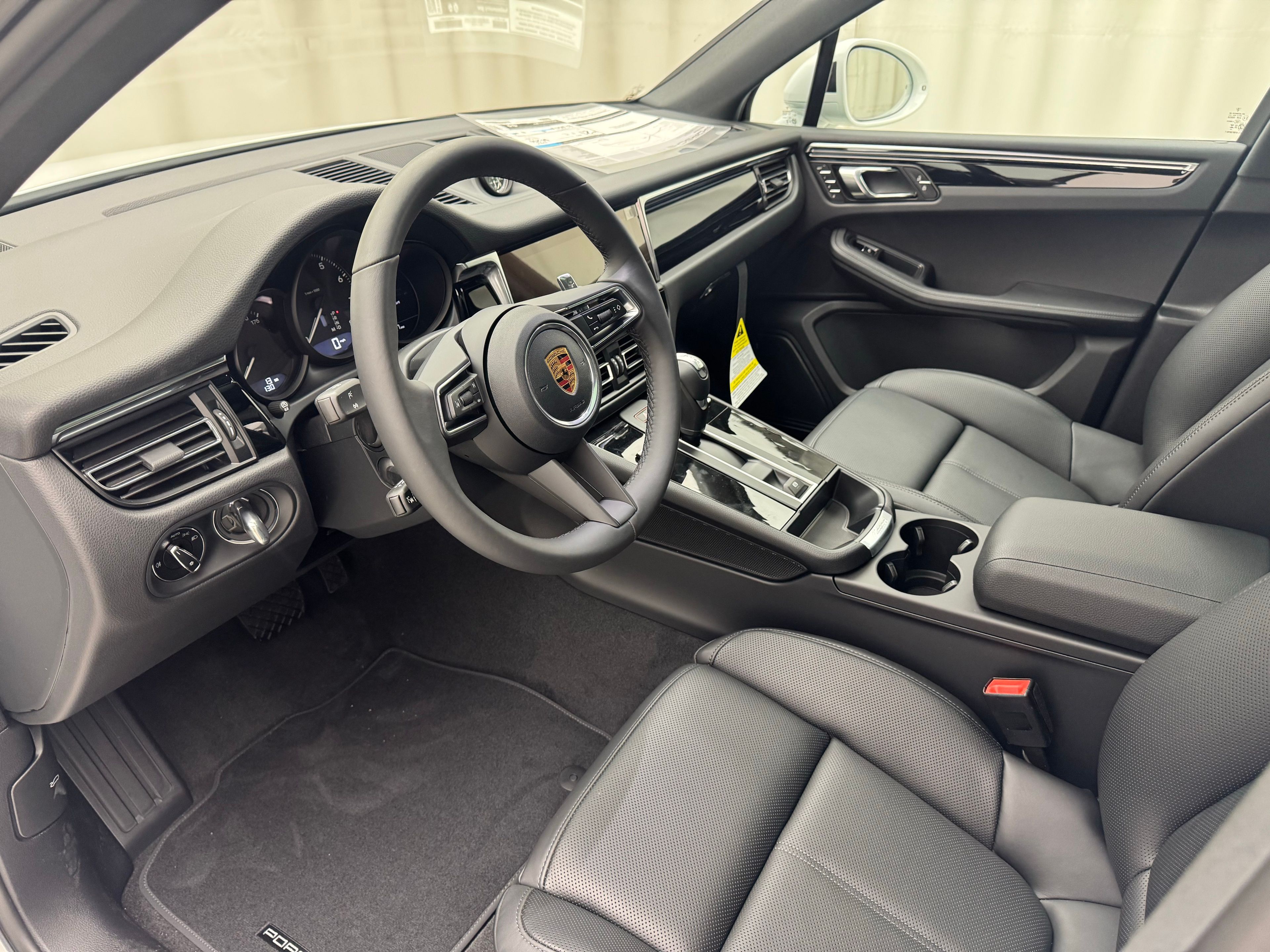 Thumbnail: 2026 Porsche Macan - 4