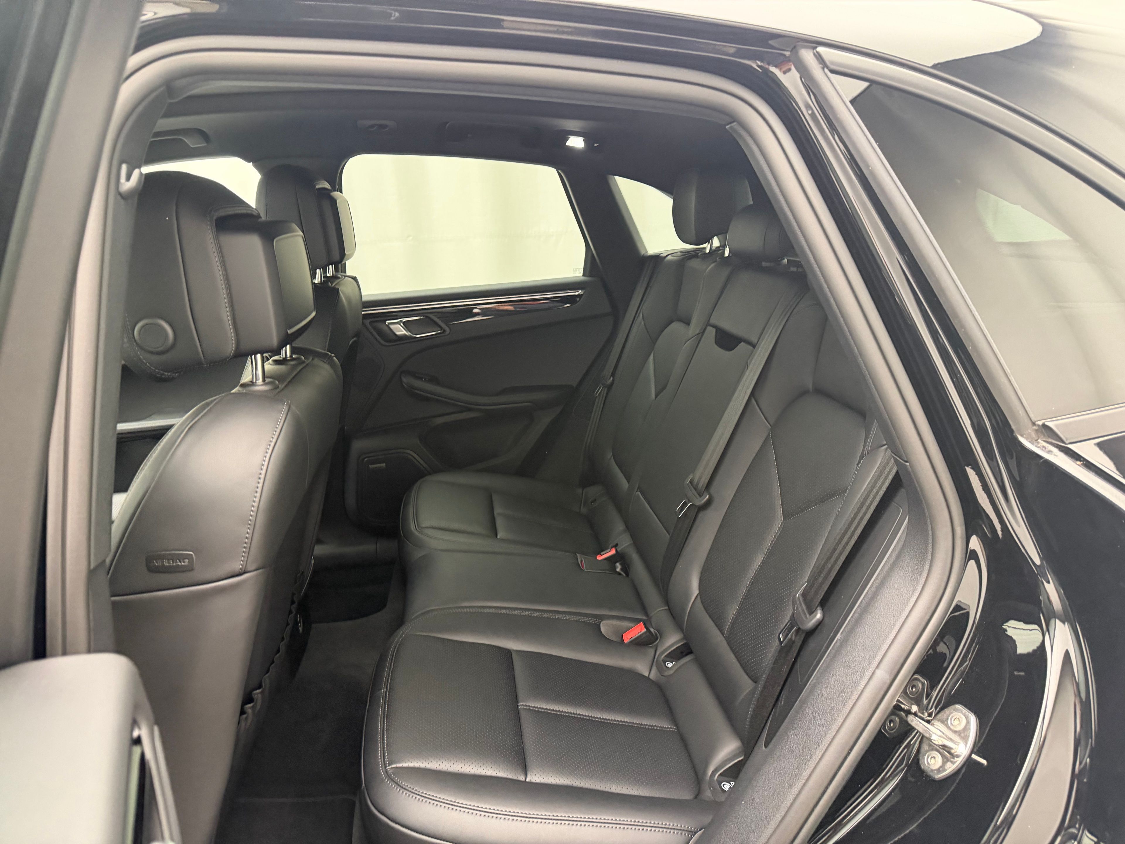 Thumbnail: 2025 Porsche Macan - 24