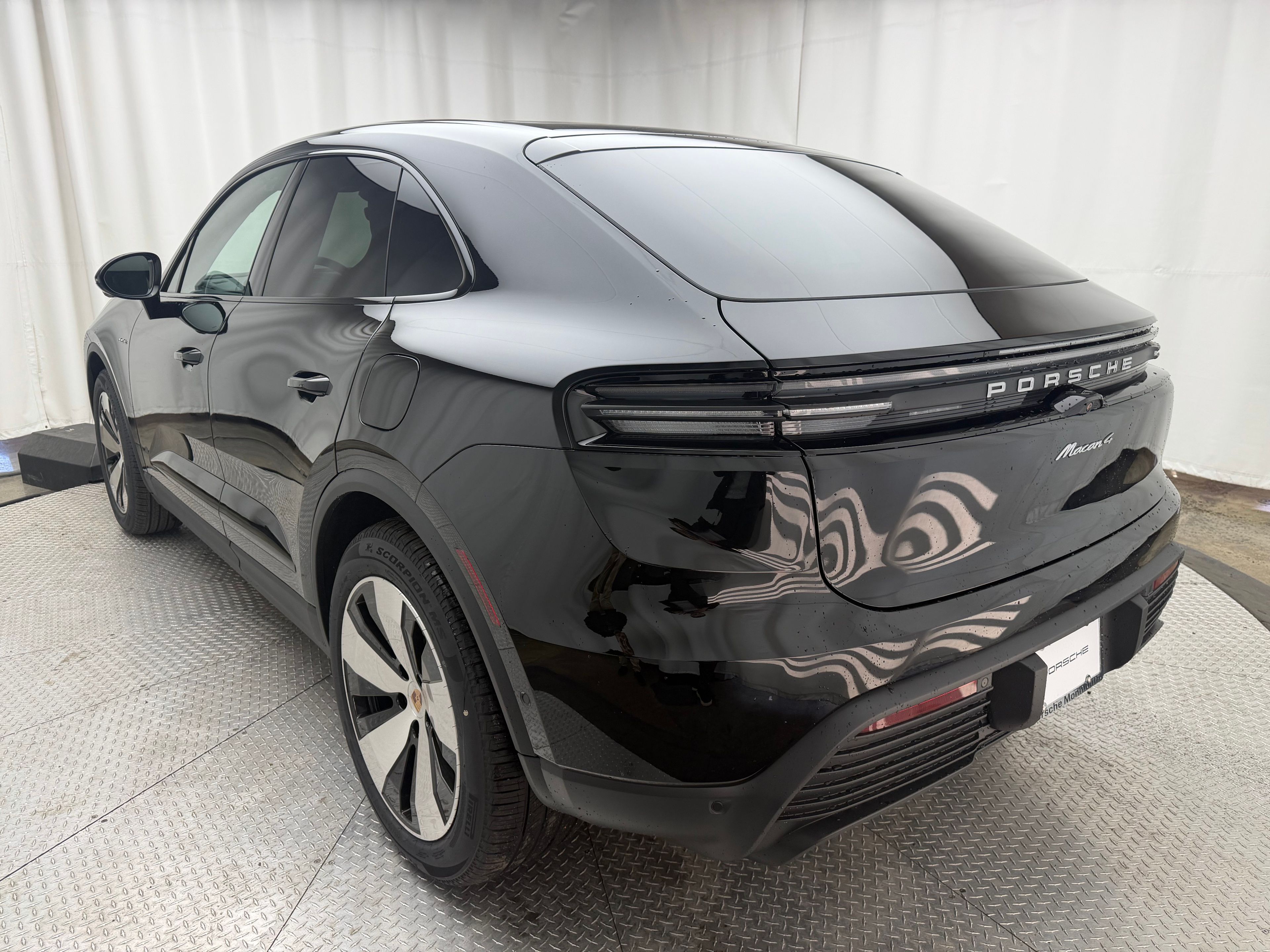 Thumbnail: 2026 Porsche Macan - 3