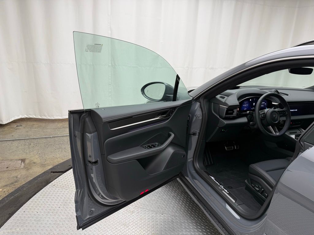 Thumbnail: 2025 Porsche Macan - 29