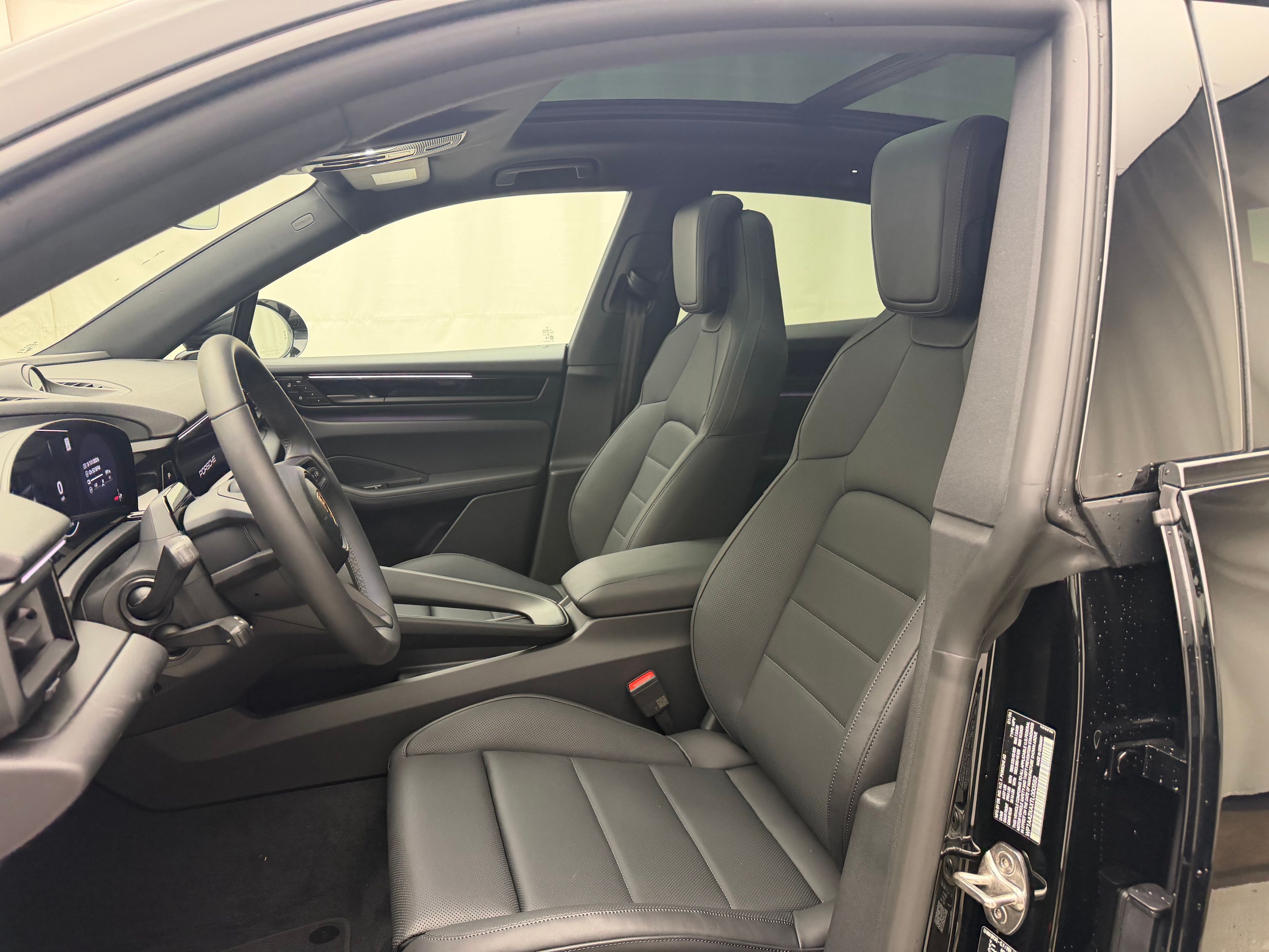 Thumbnail: 2026 Porsche Macan - 5