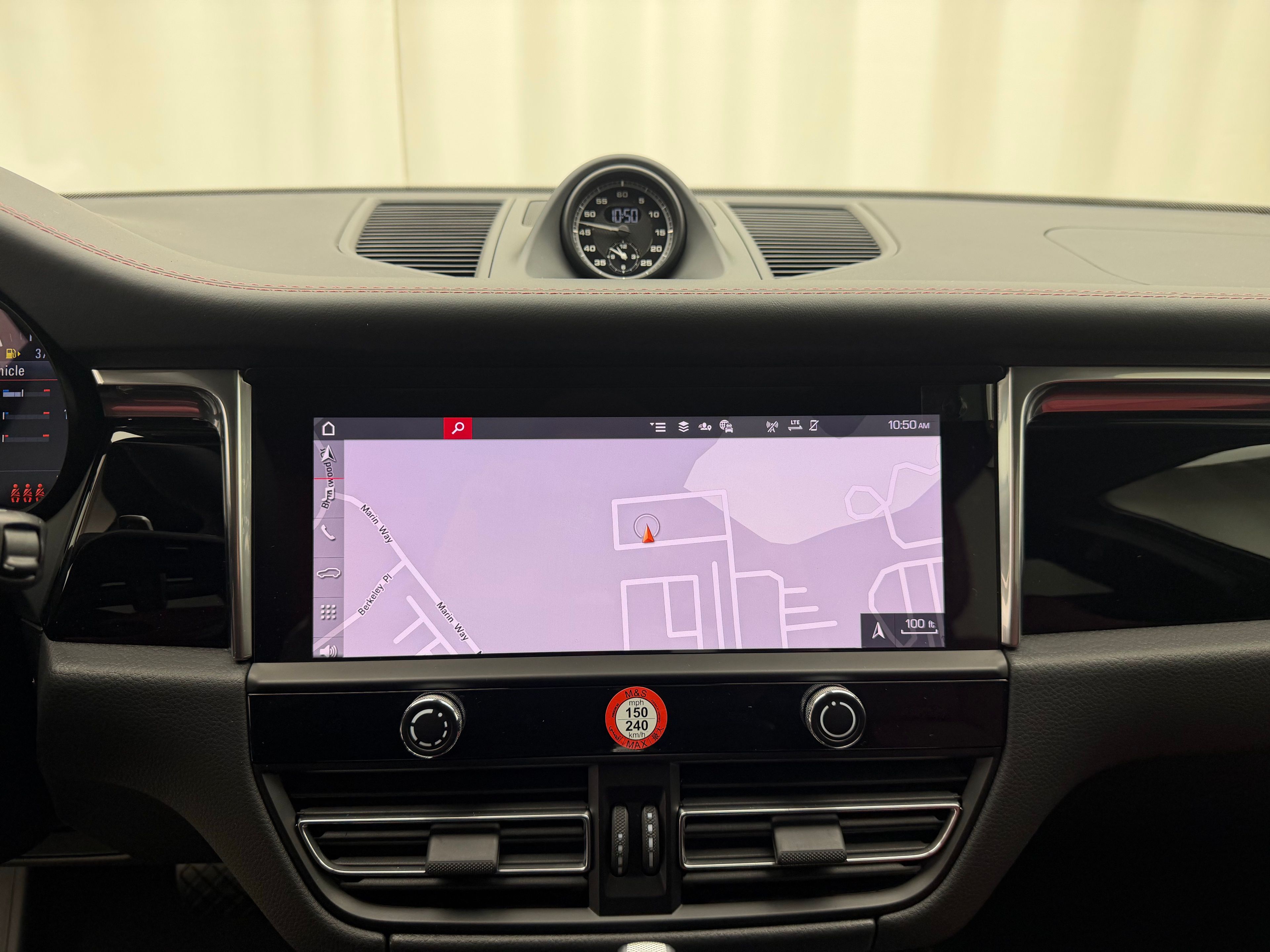 Thumbnail: 2026 Porsche Macan - 30