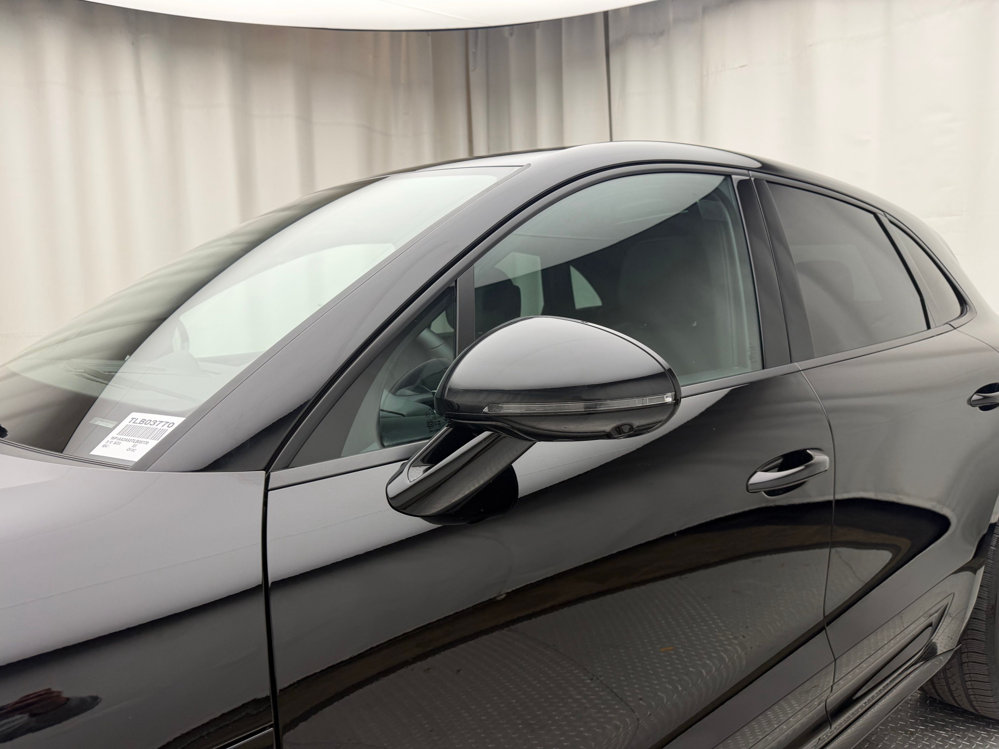 Thumbnail: 2026 Porsche Macan - 10