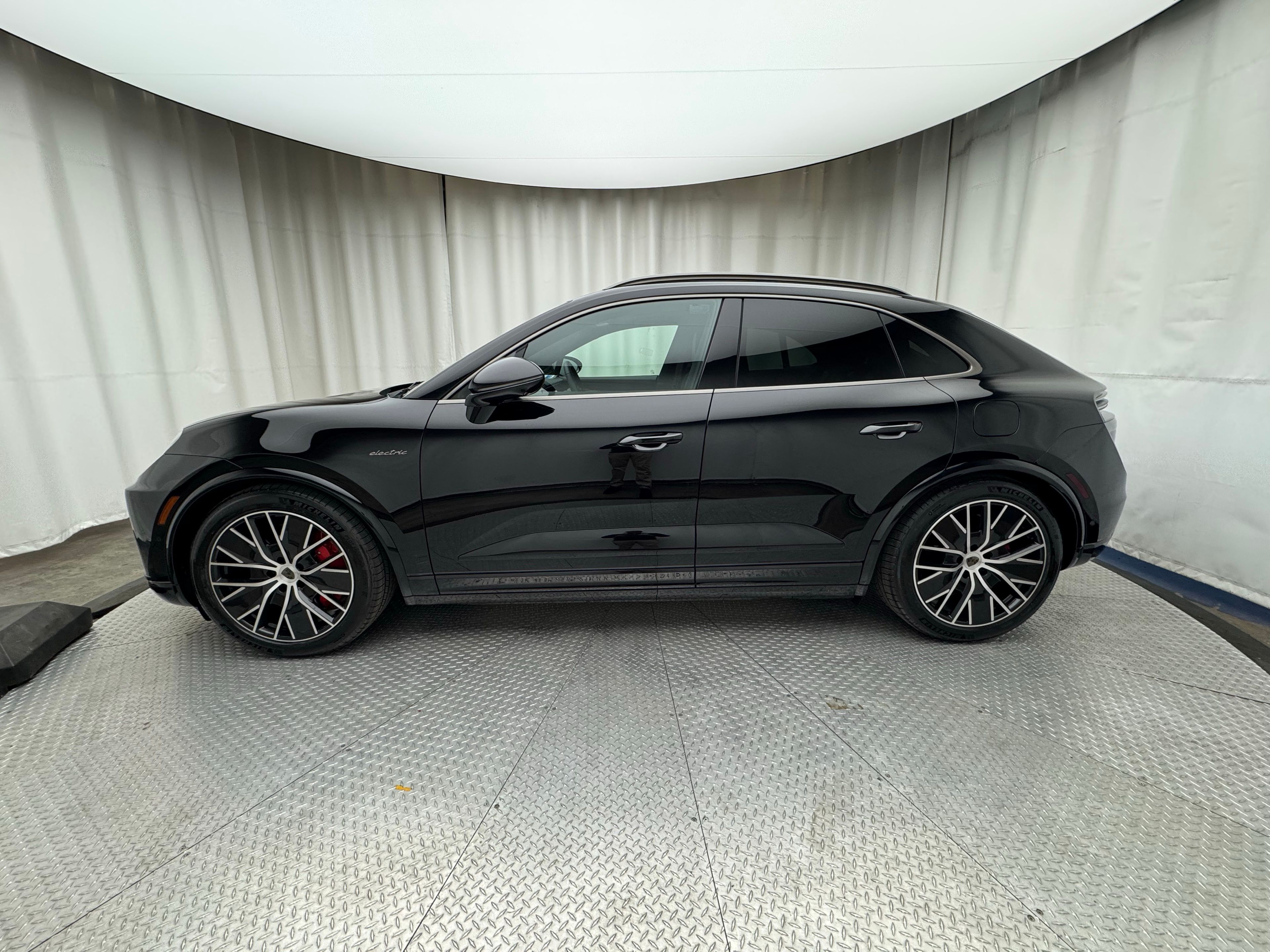 Thumbnail: 2026 Porsche Macan - 2