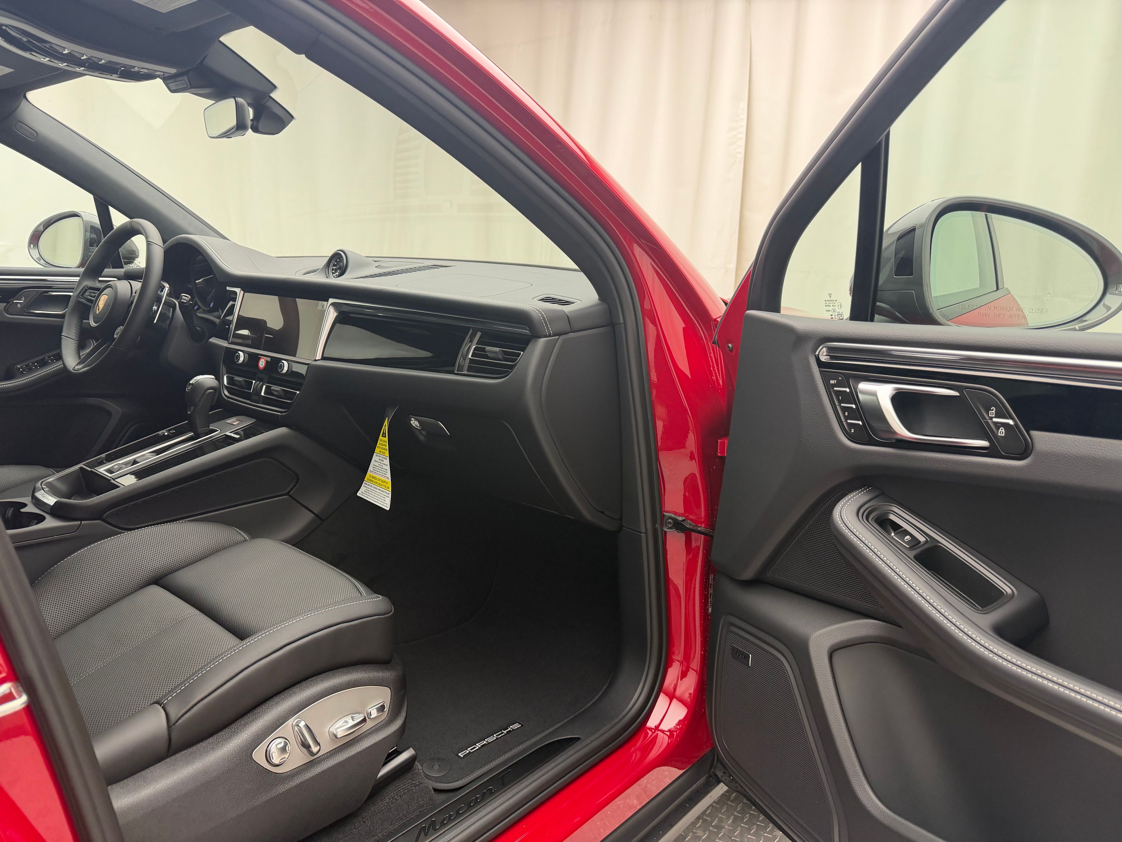 Thumbnail: 2026 Porsche Macan - 17