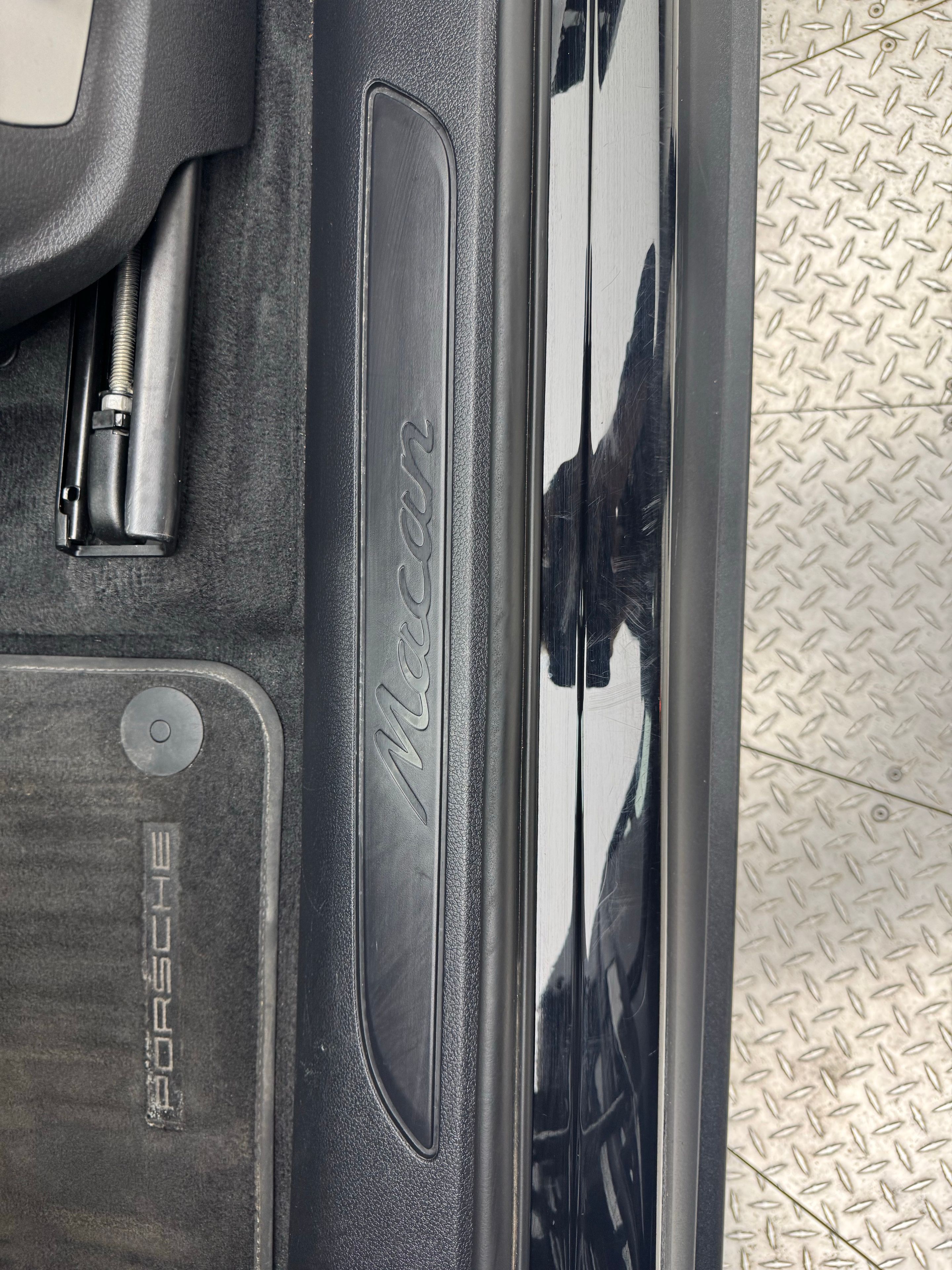 Thumbnail: 2023 Porsche Macan - 29