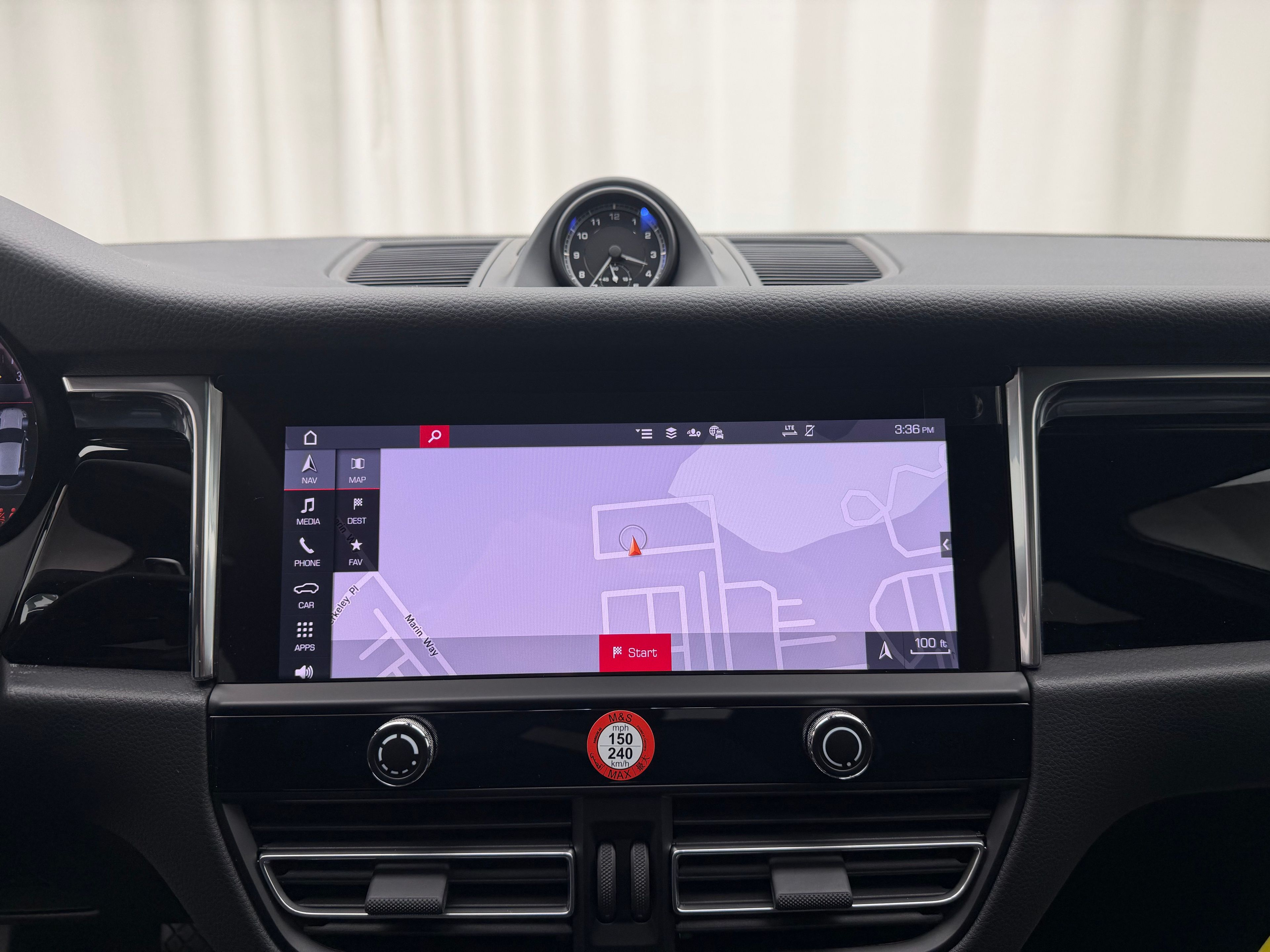 Thumbnail: 2026 Porsche Macan - 32