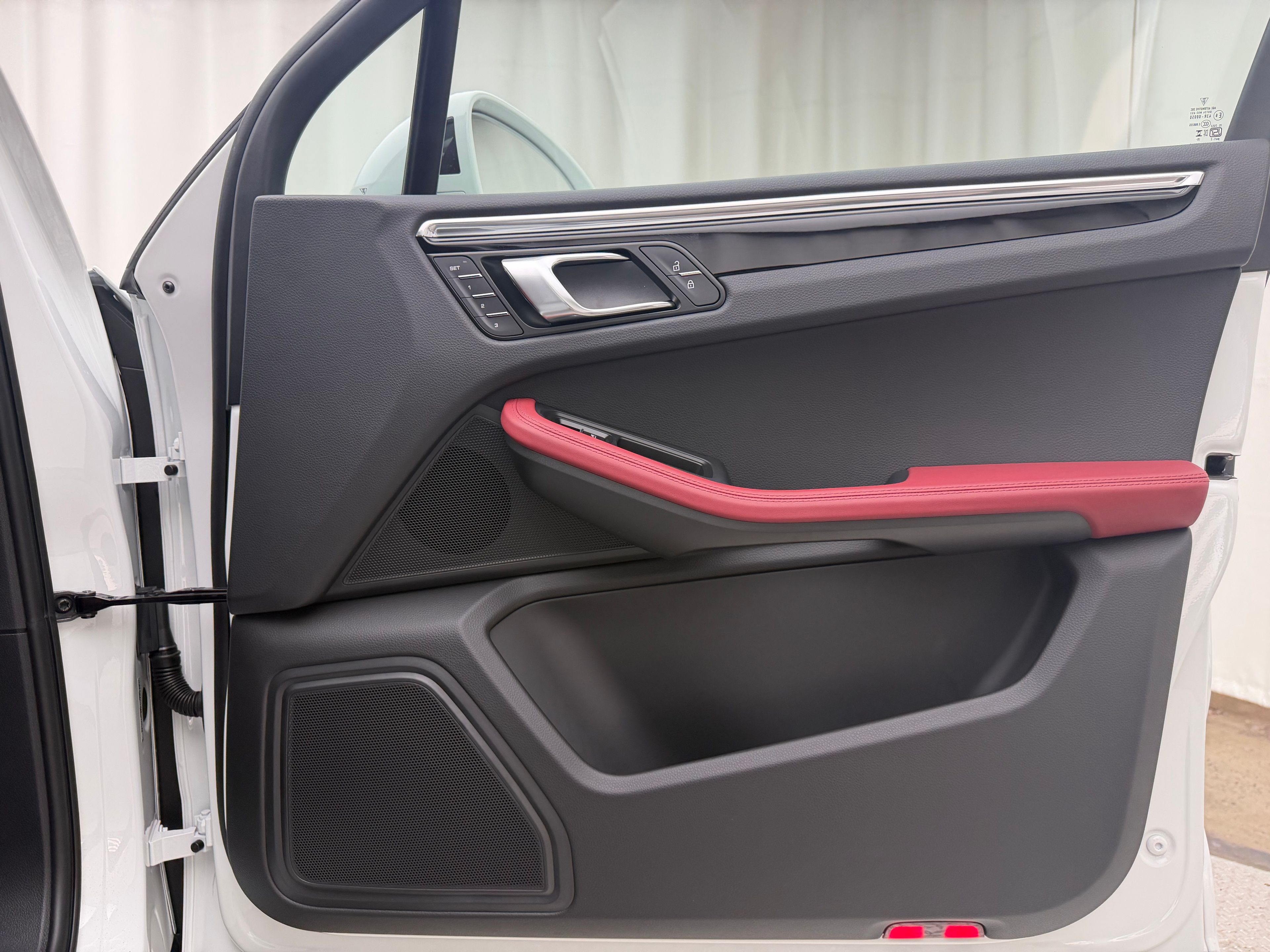 Thumbnail: 2026 Porsche Macan - 17