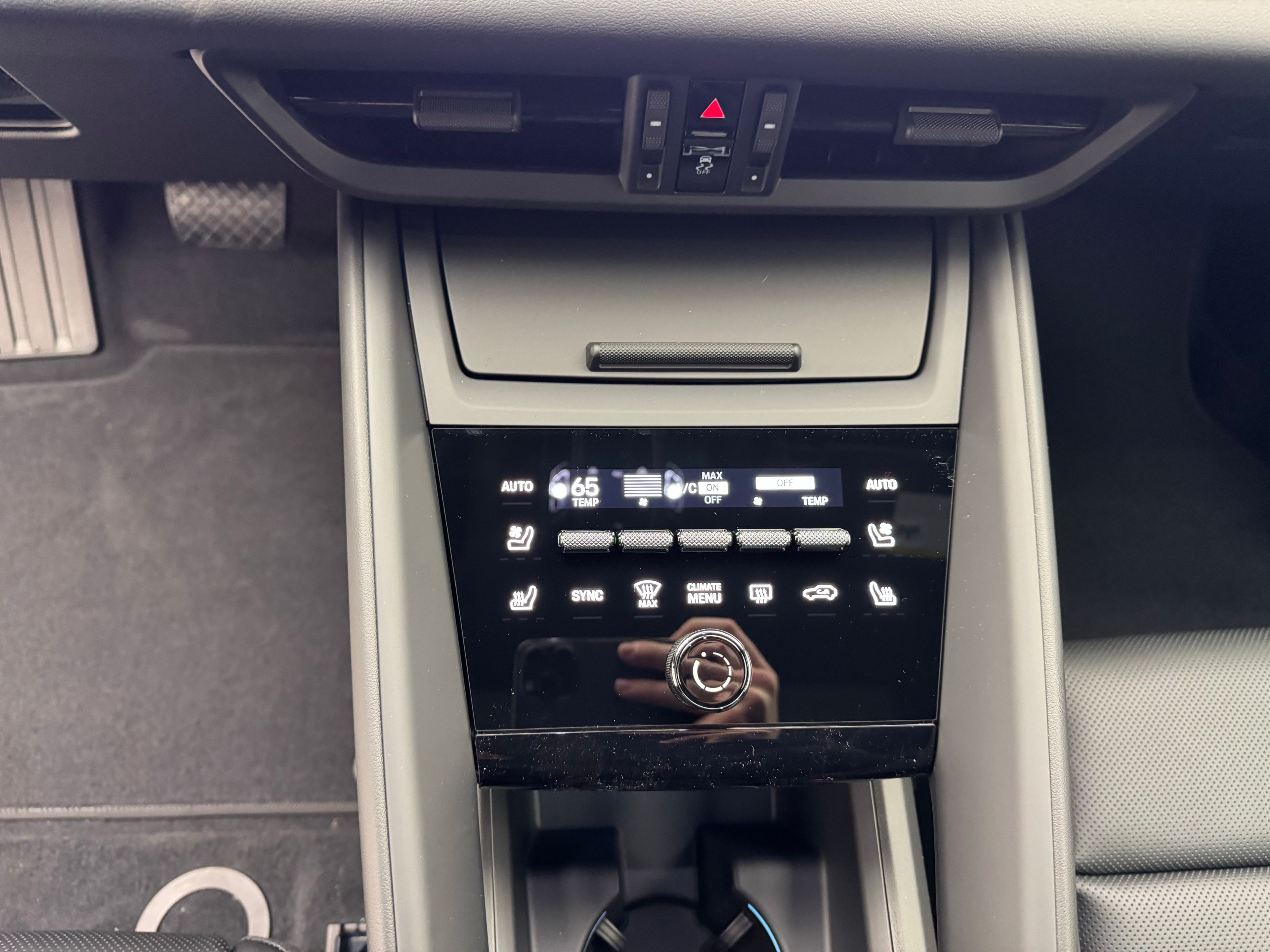 Thumbnail: 2026 Porsche Macan - 30