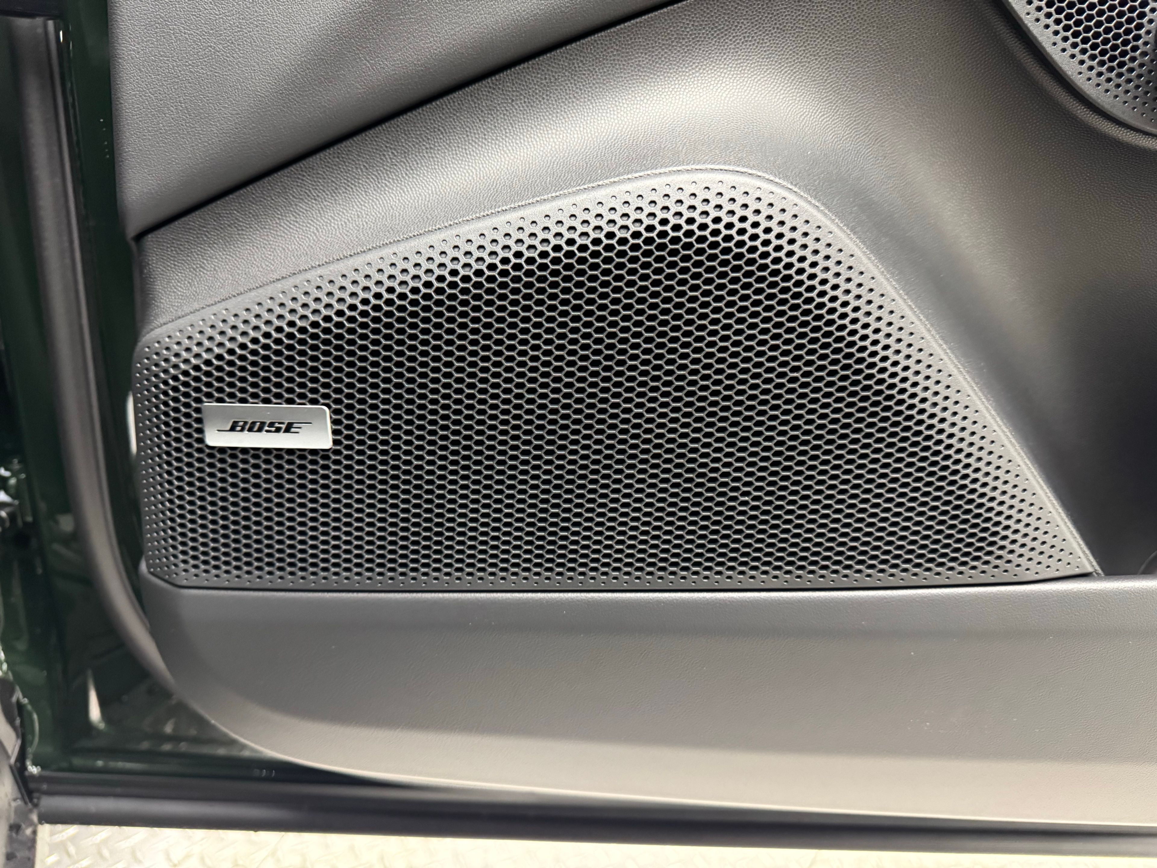 Thumbnail: 2026 Porsche Macan - 26