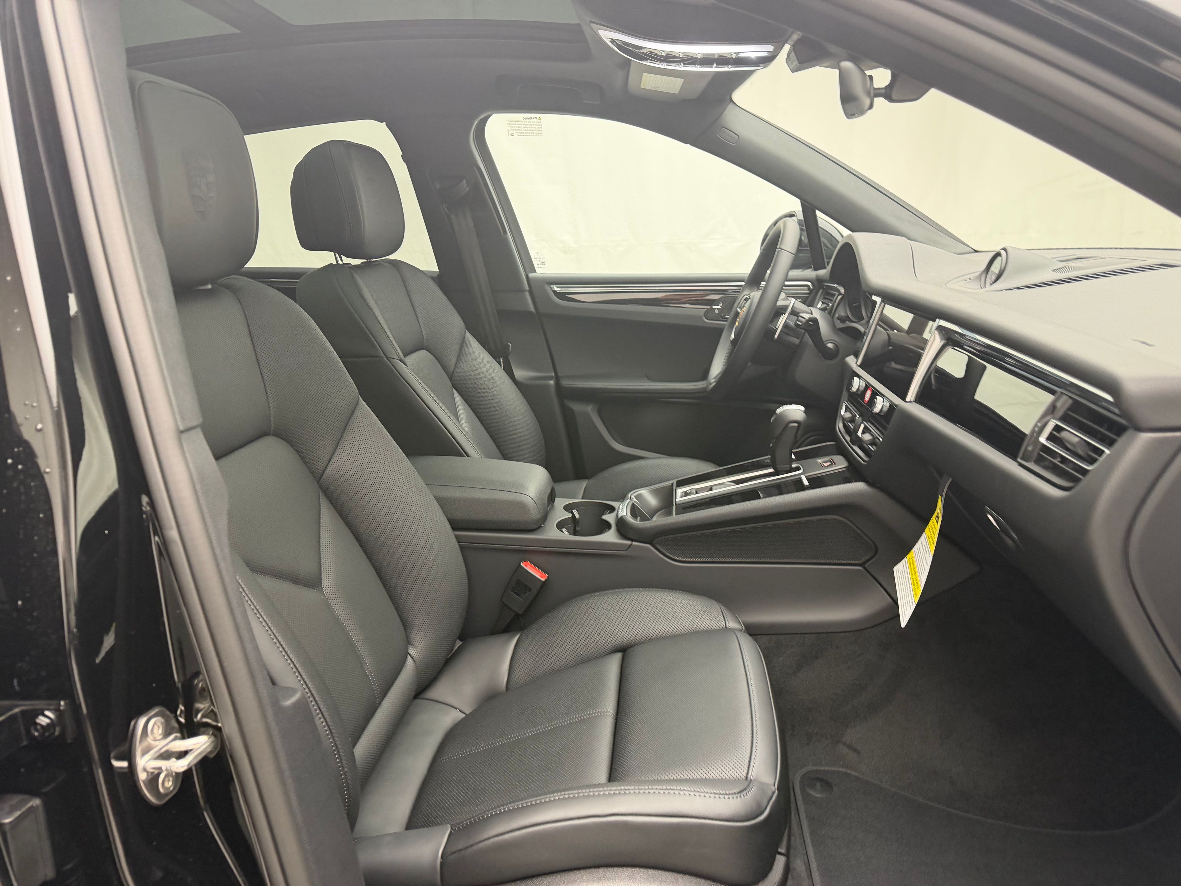 Thumbnail: 2026 Porsche Macan - 25