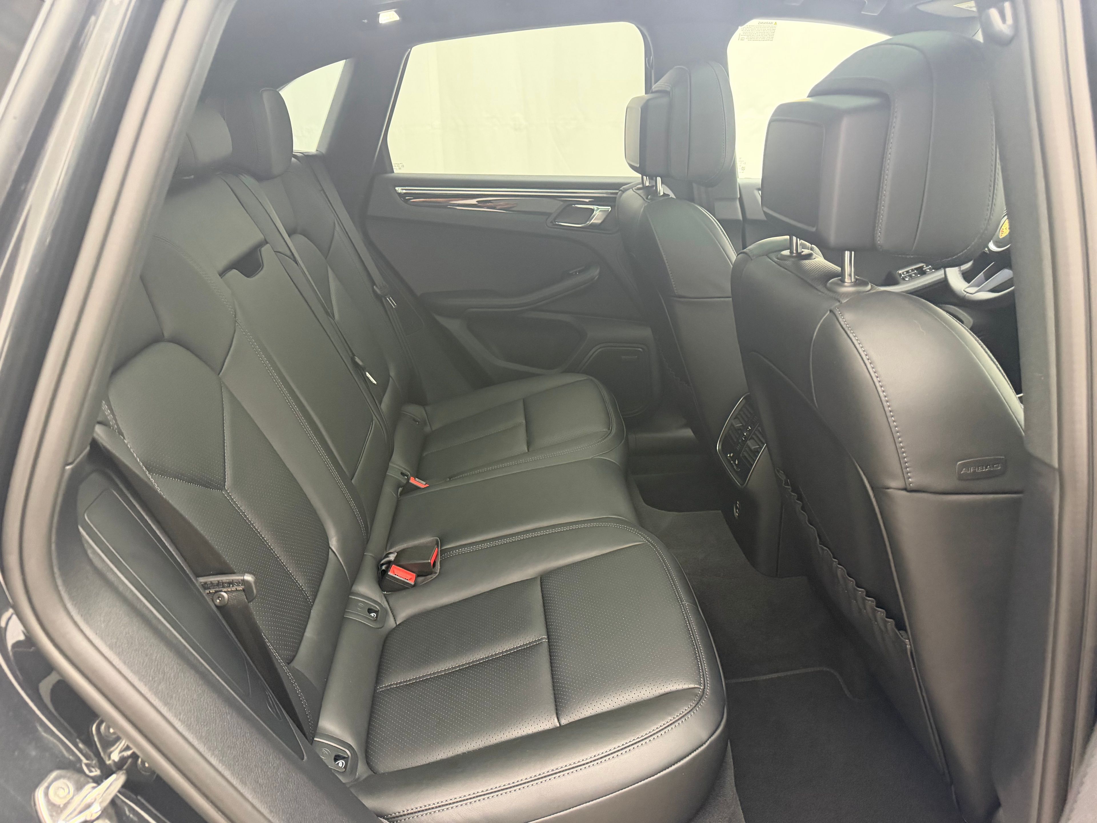 Thumbnail: 2026 Porsche Macan - 22