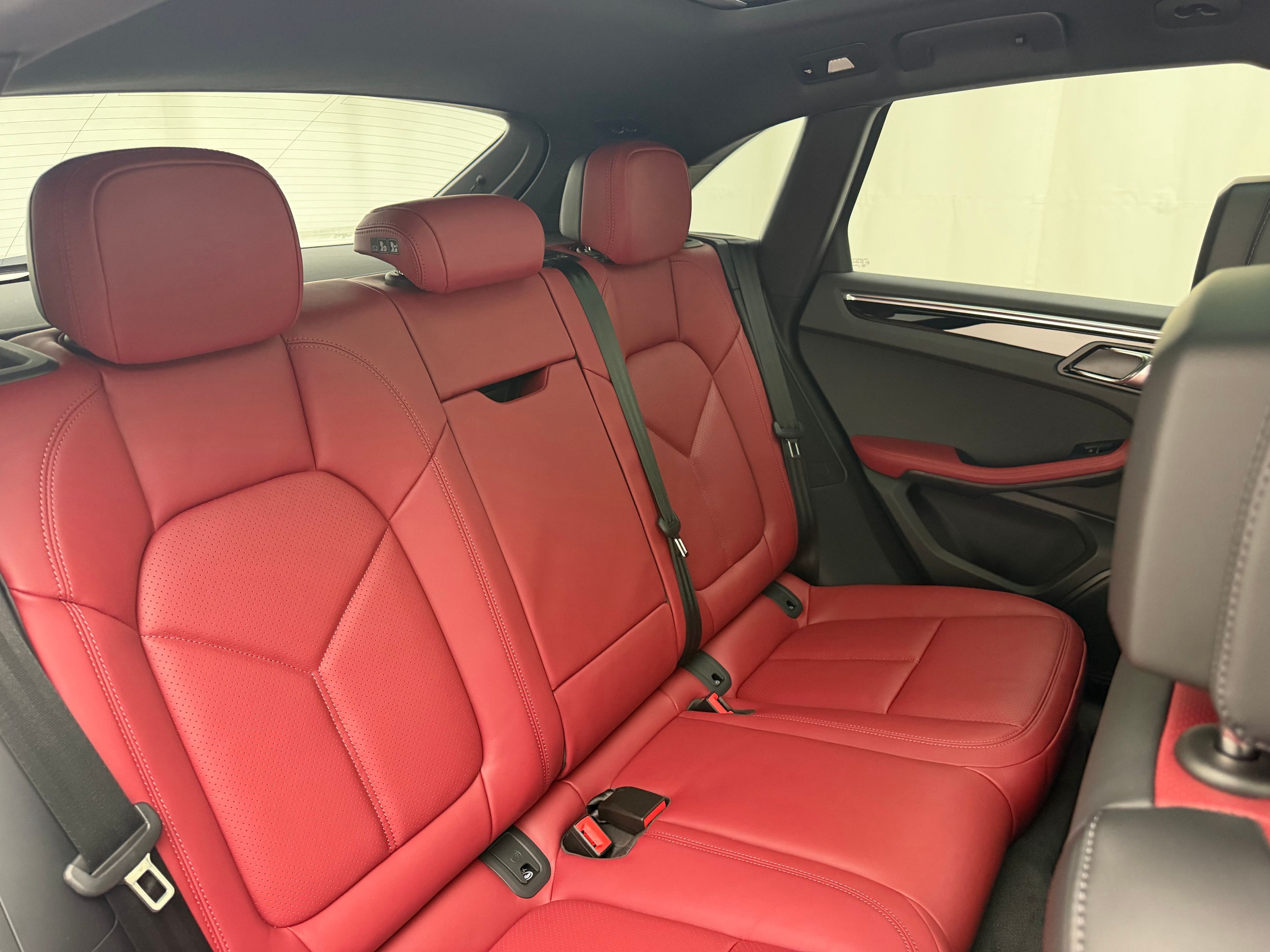 Thumbnail: 2026 Porsche Macan - 24