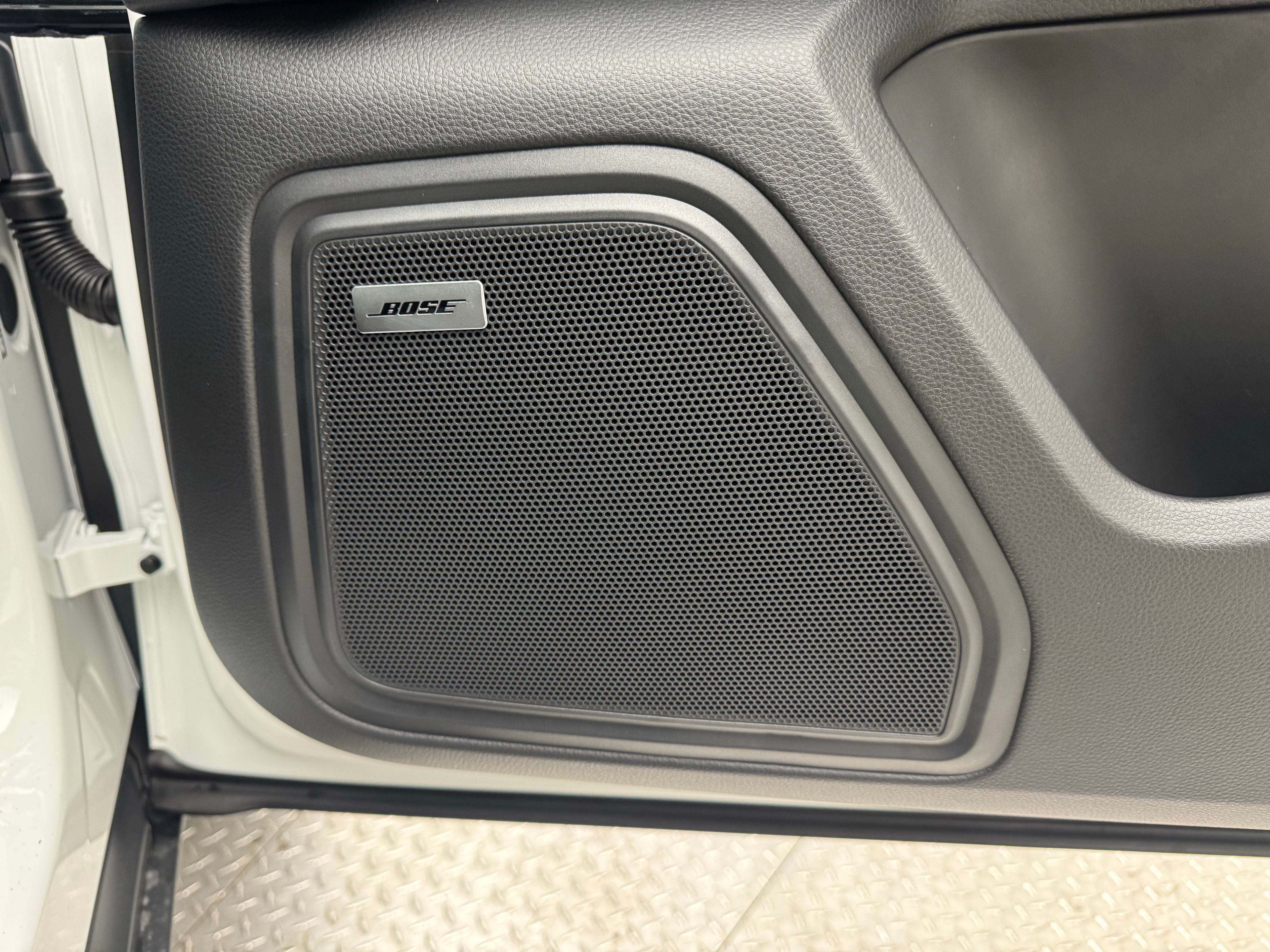 Thumbnail: 2026 Porsche Macan - 21