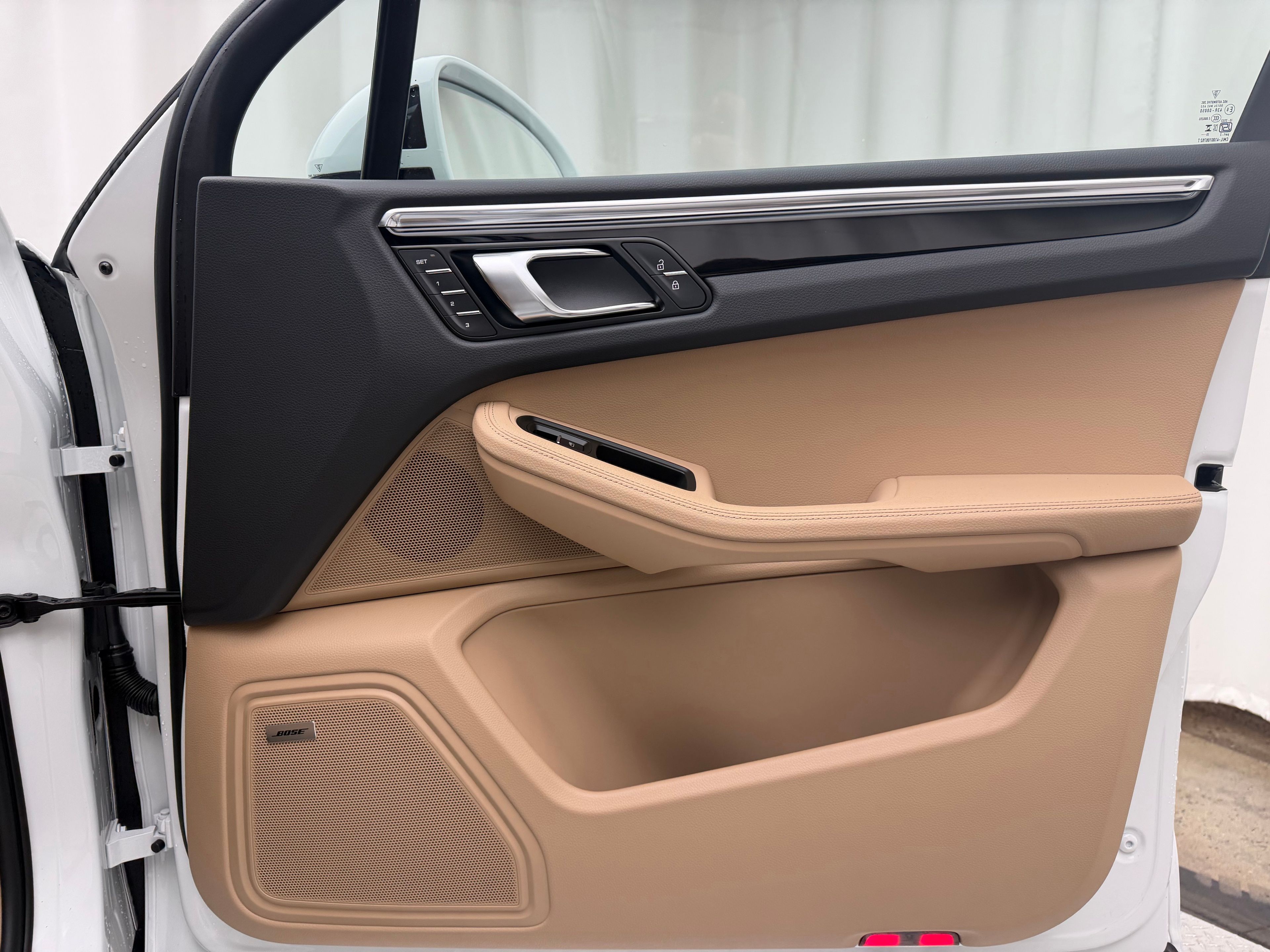 Thumbnail: 2026 Porsche Macan - 17